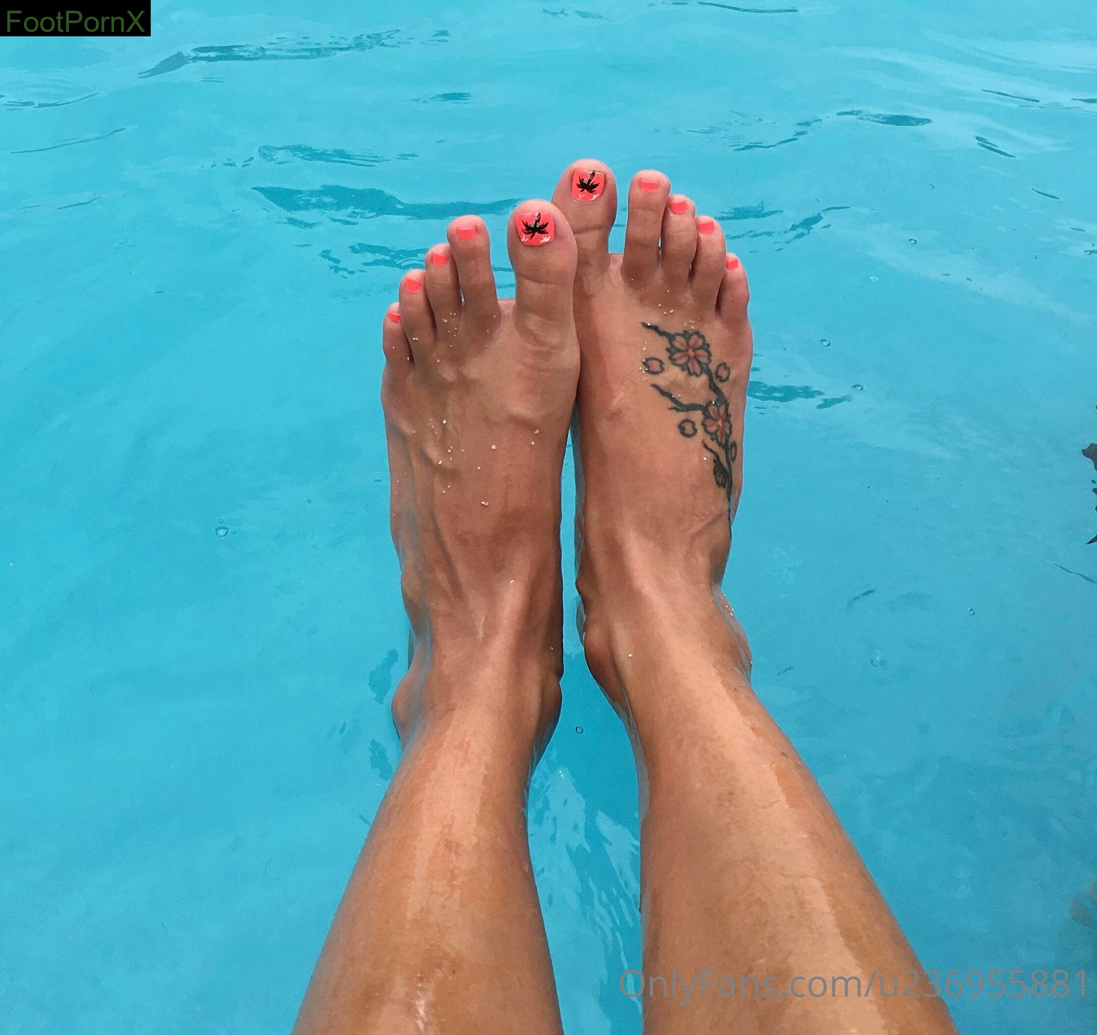 alicerosequeenoftoes feet