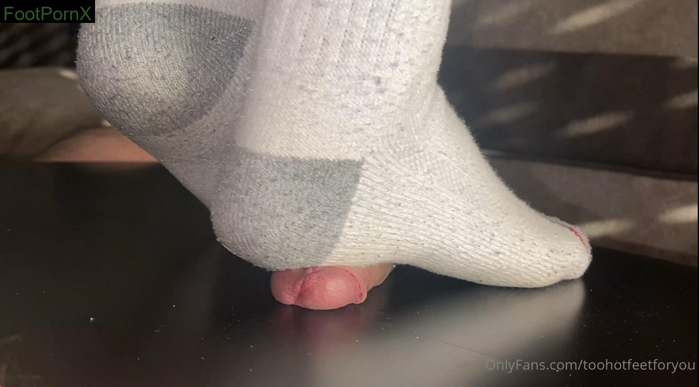 toohotfeetforyou feet