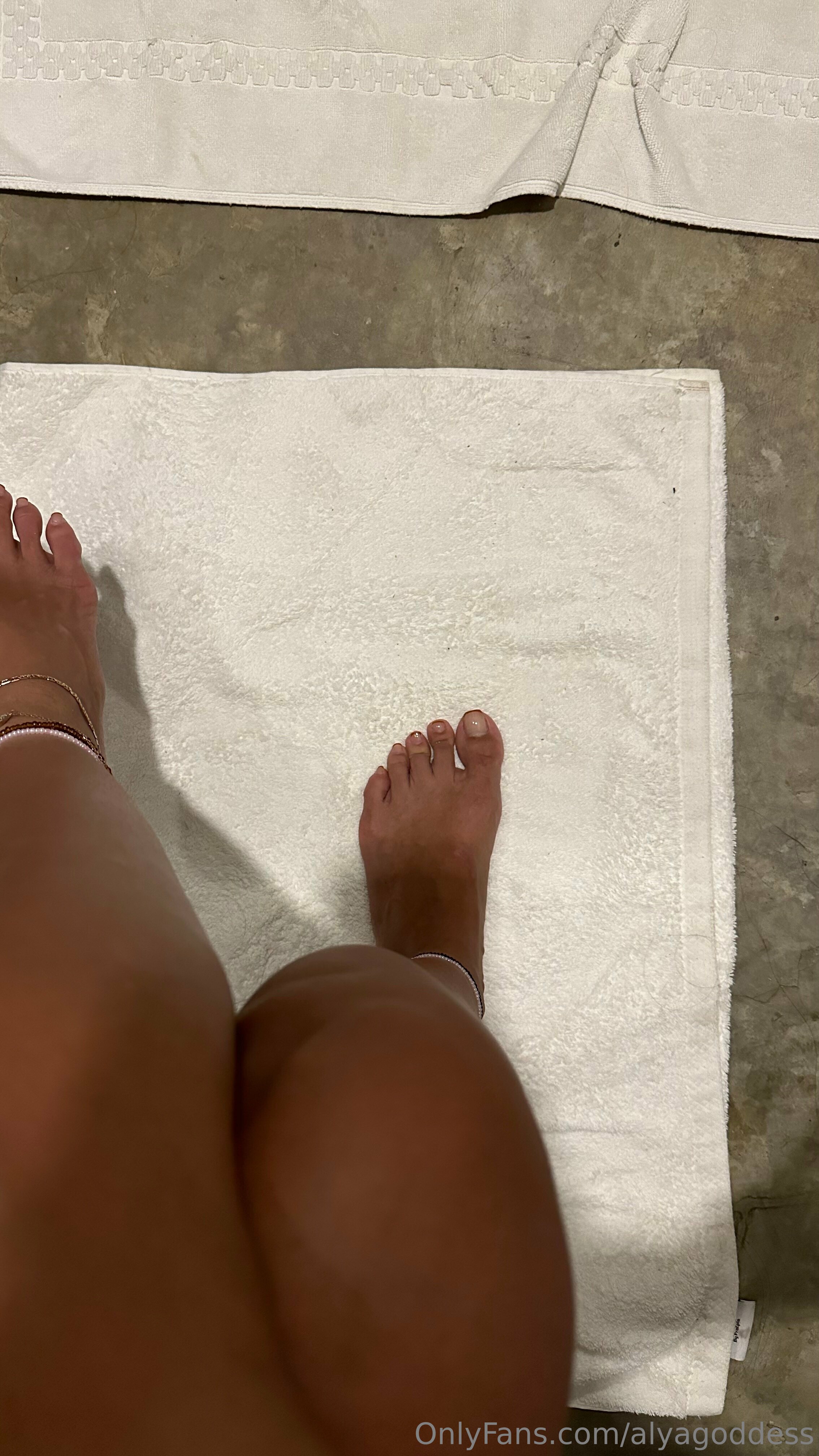 alyagoddess feet