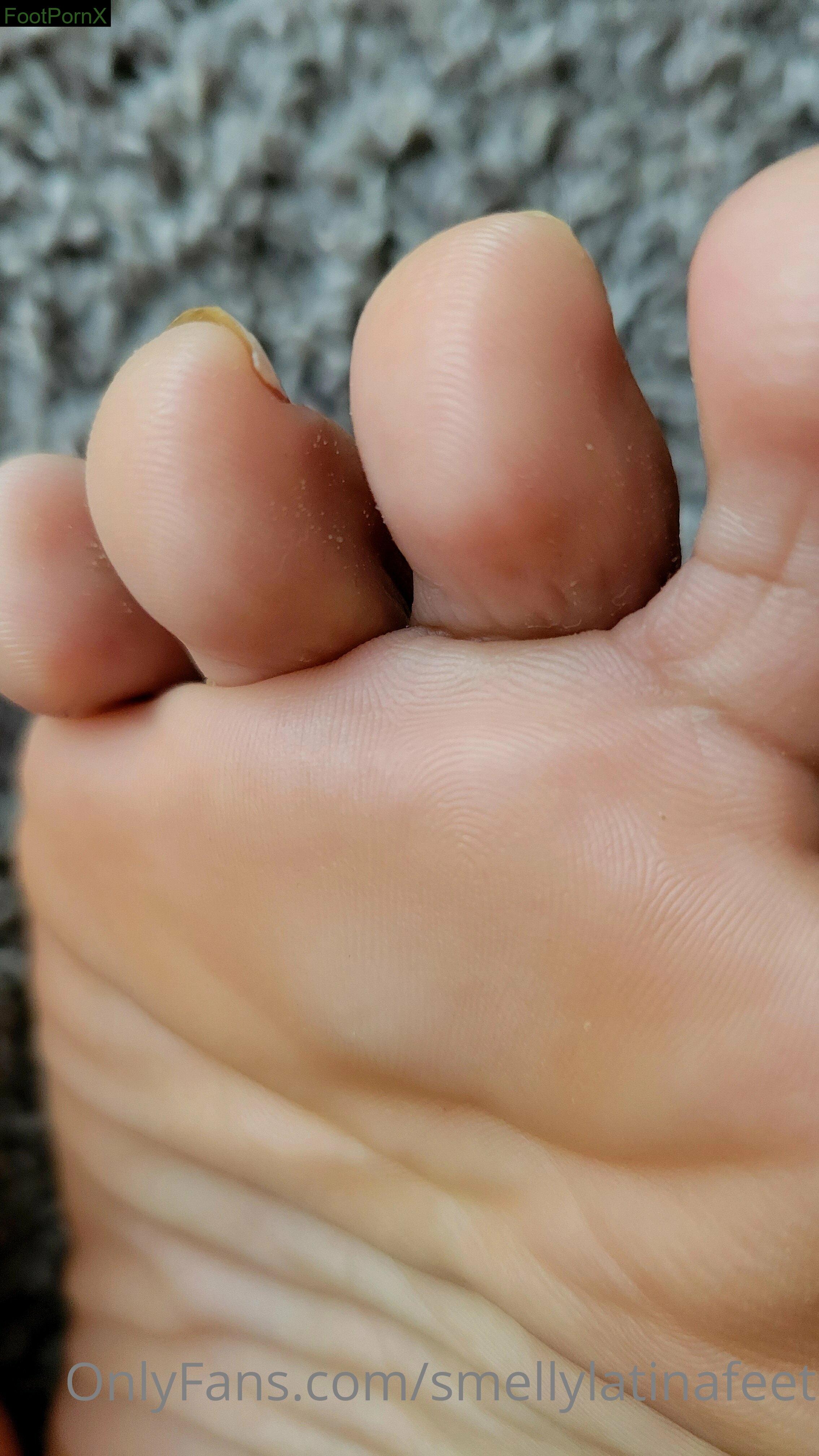 smellylatinafeet feet