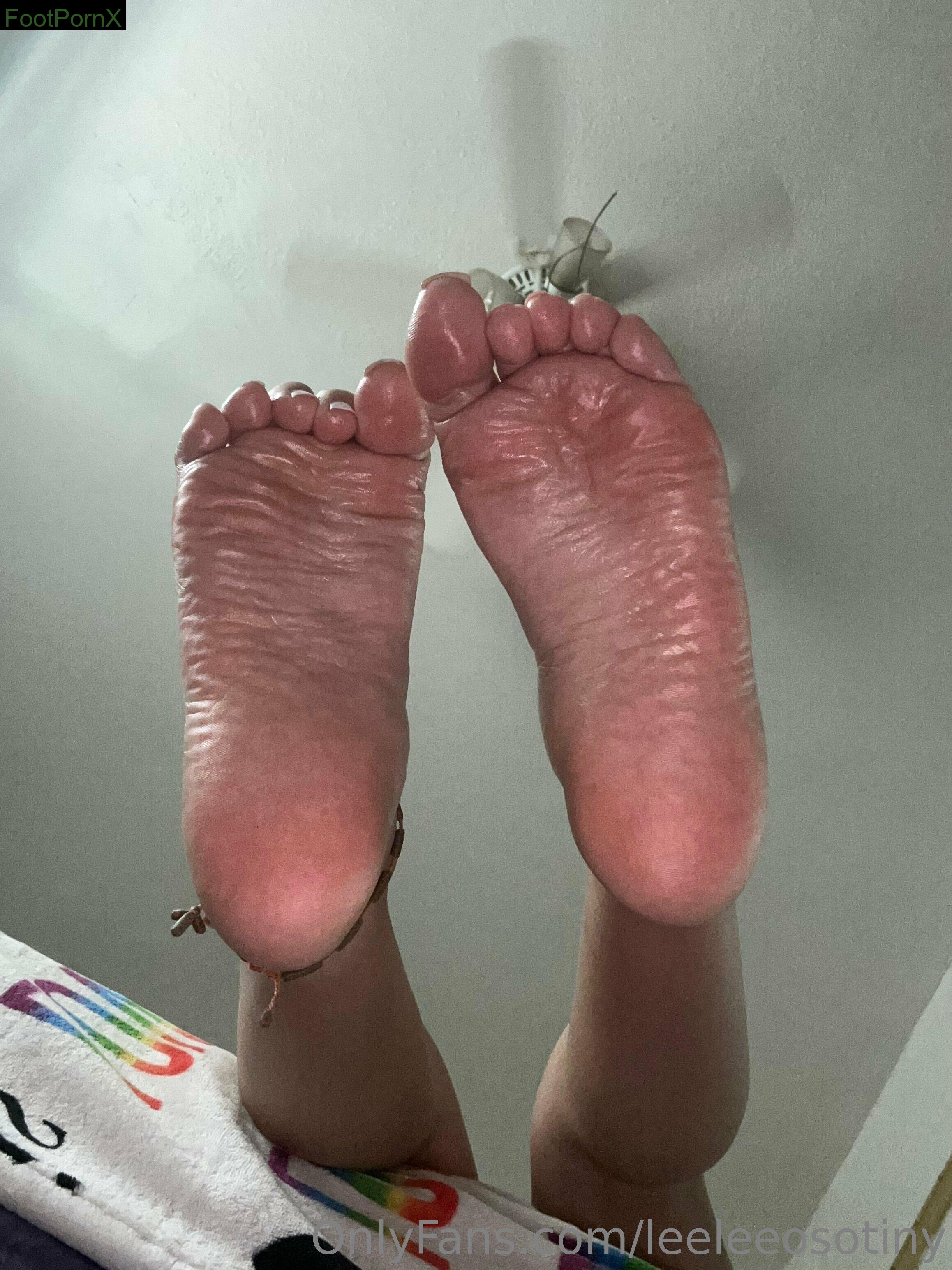 leeleeosotiny feet