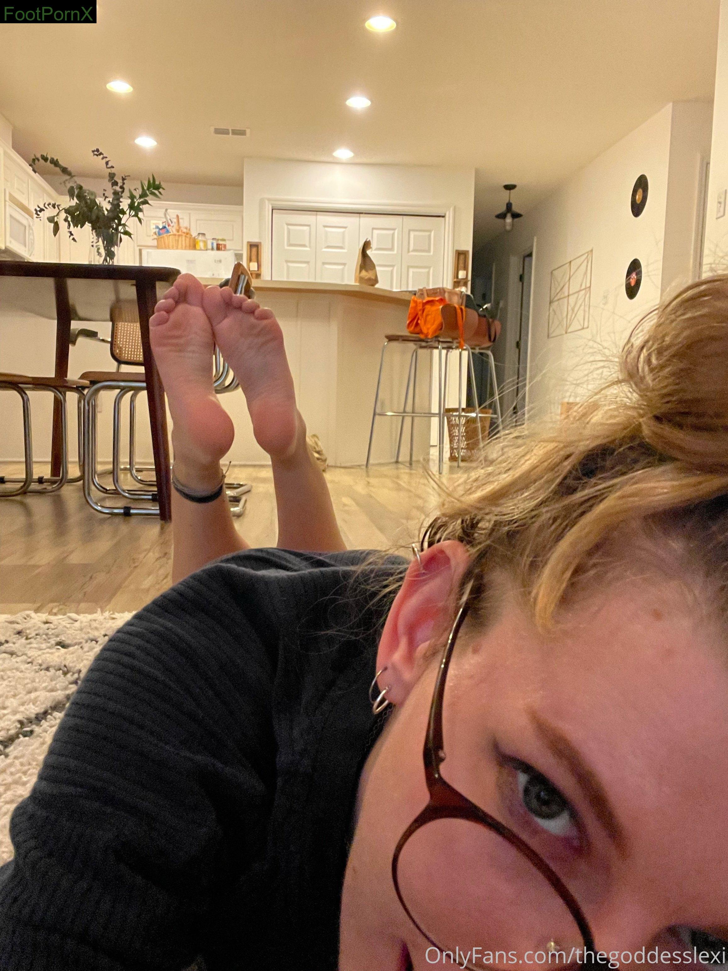 thegoddesslexi feet