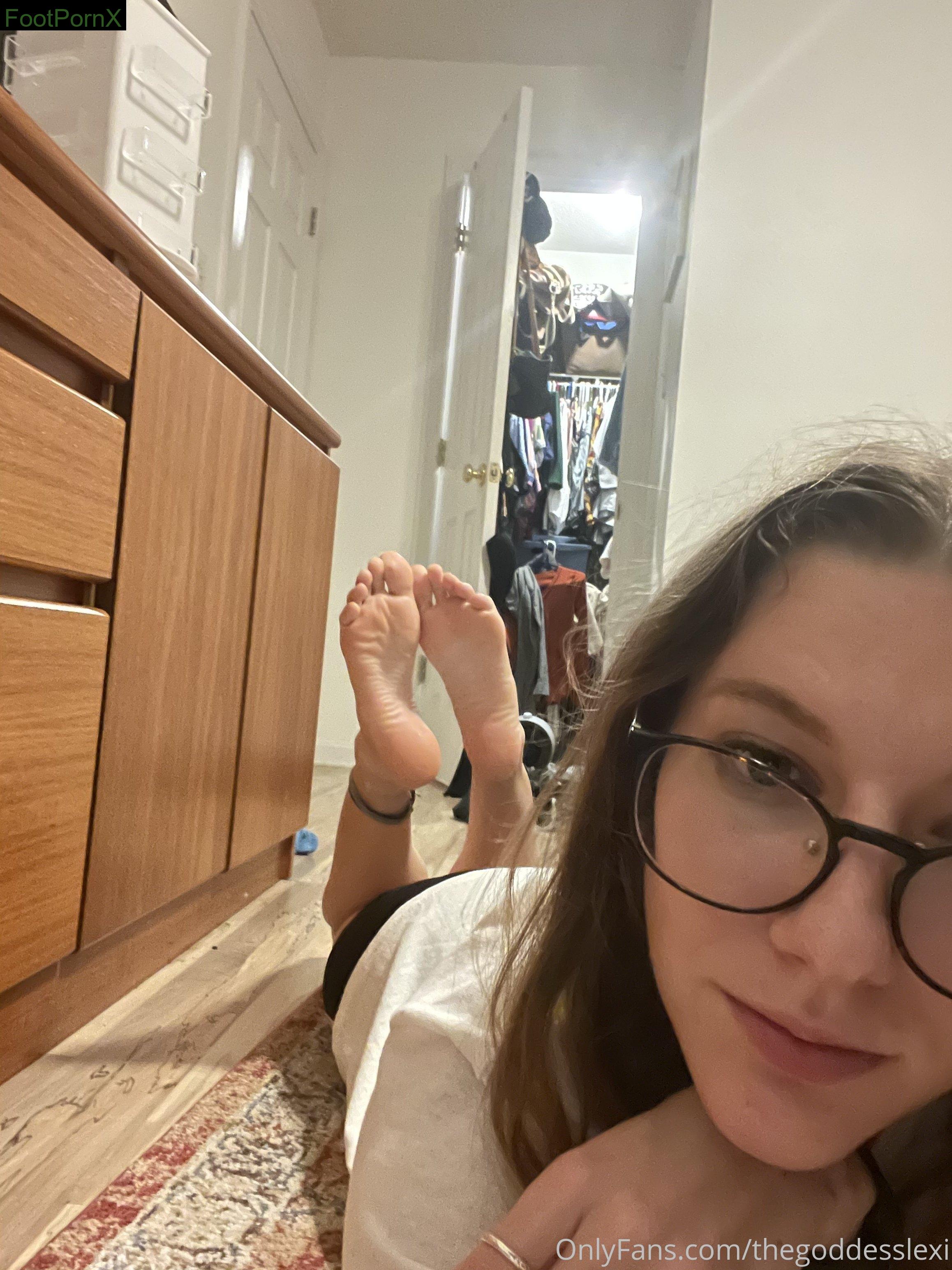 thegoddesslexi feet