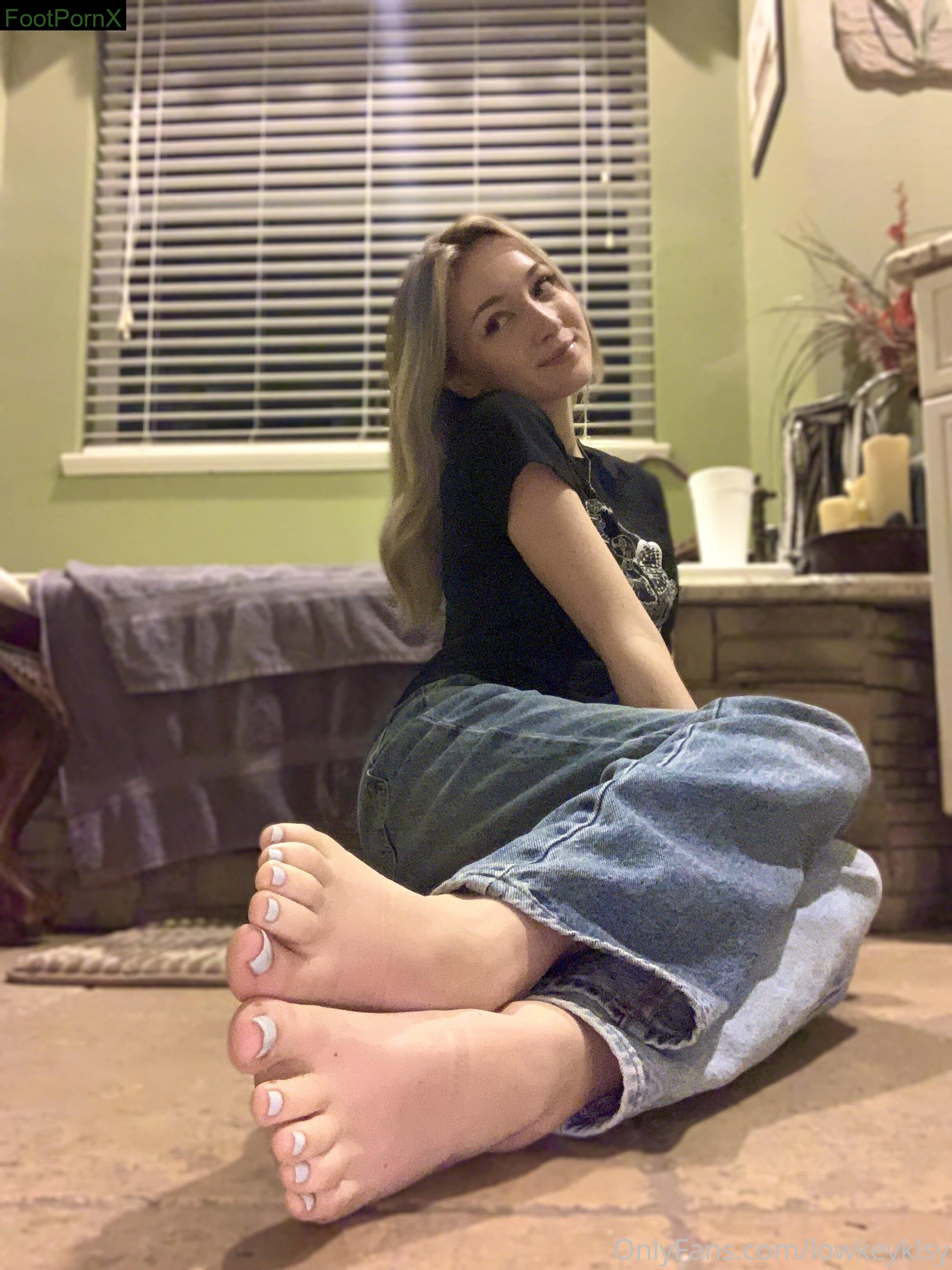 lowkeyklsy feet