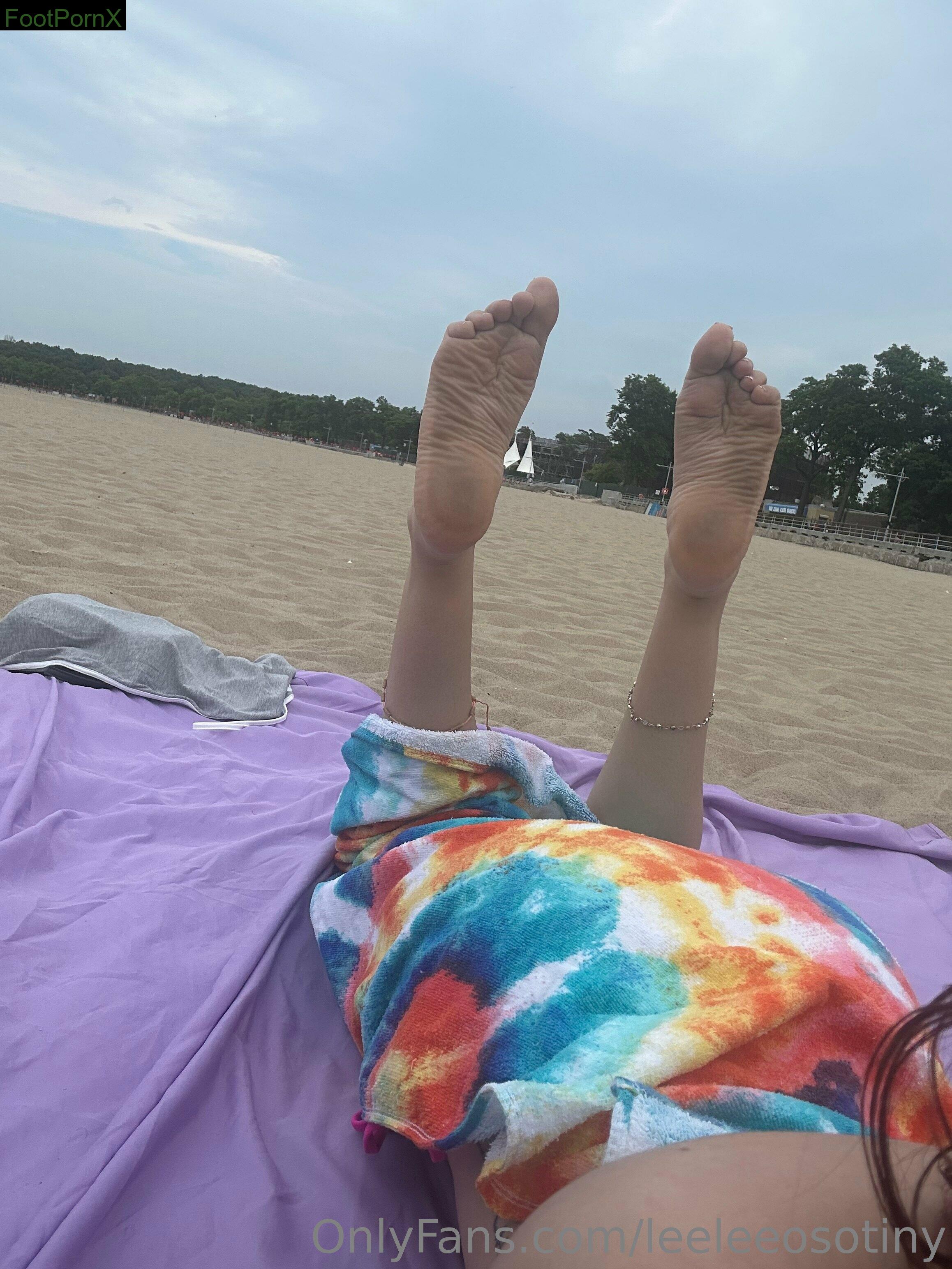 leeleeosotiny feet