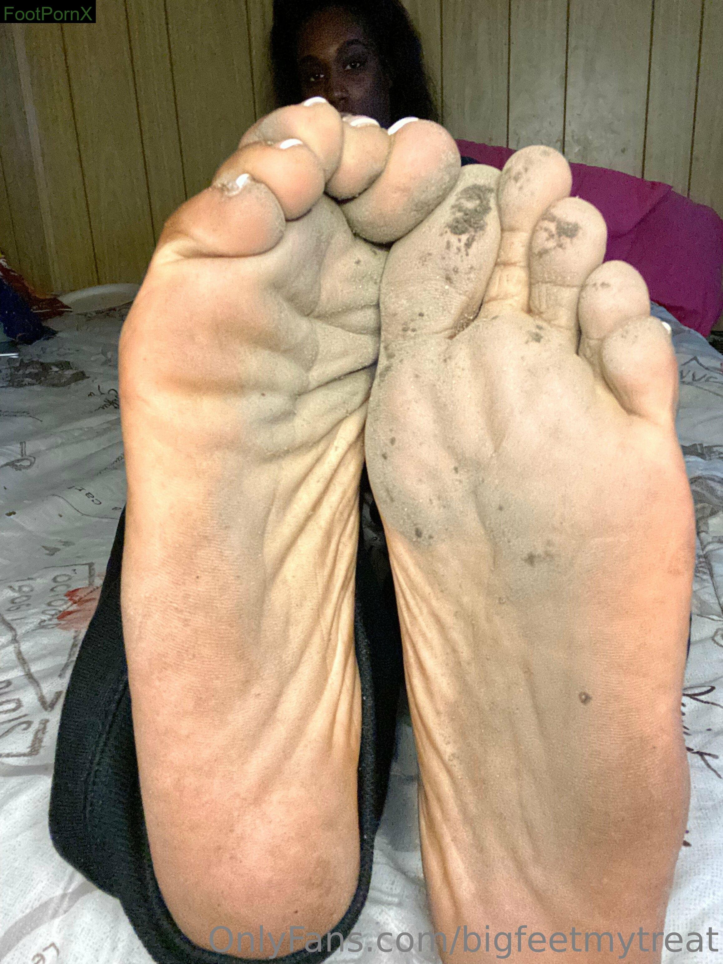 bigfeetmytreat feet