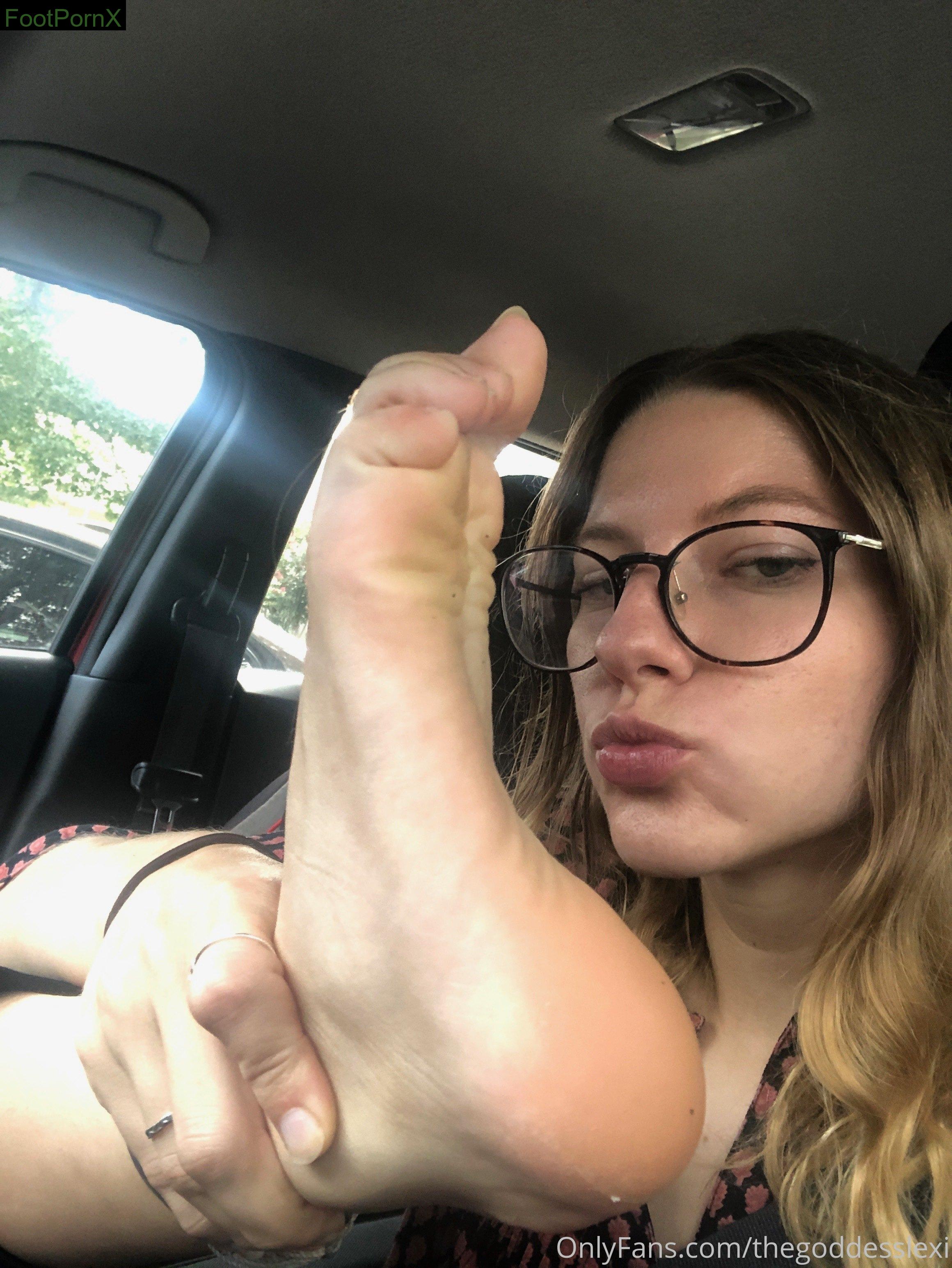 thegoddesslexi feet