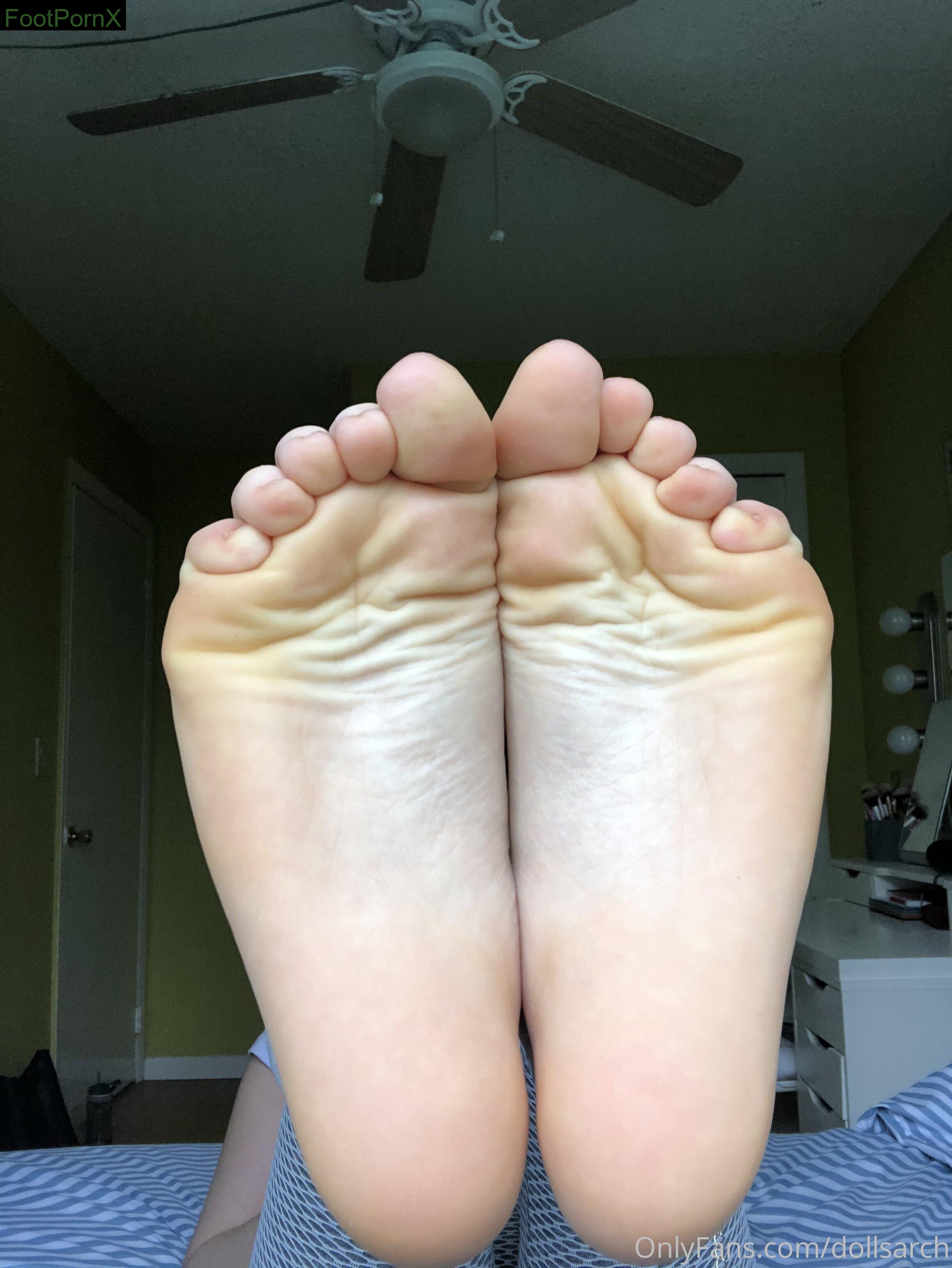 dollsarch feet