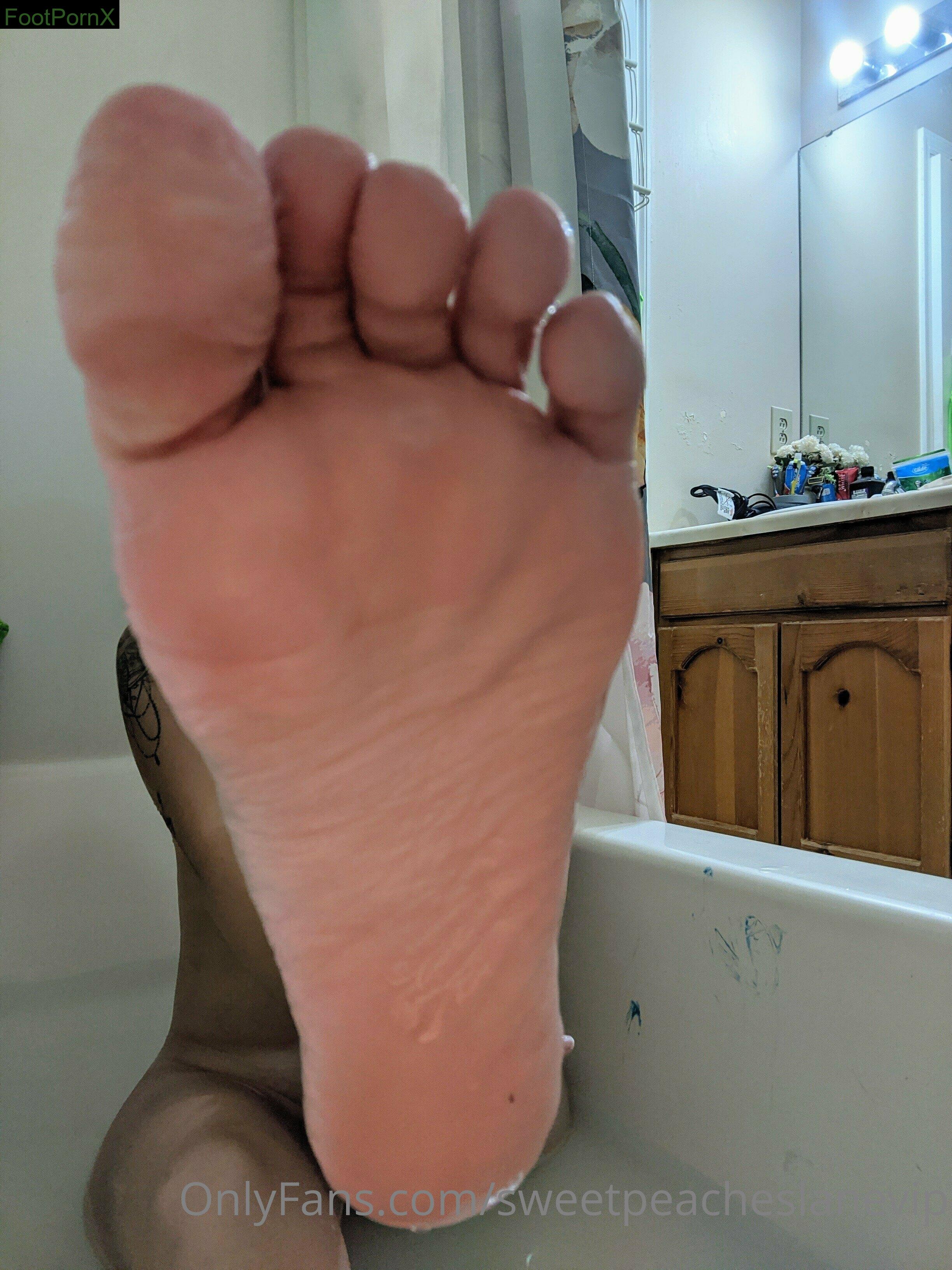 sweetpeacheslanevip feet