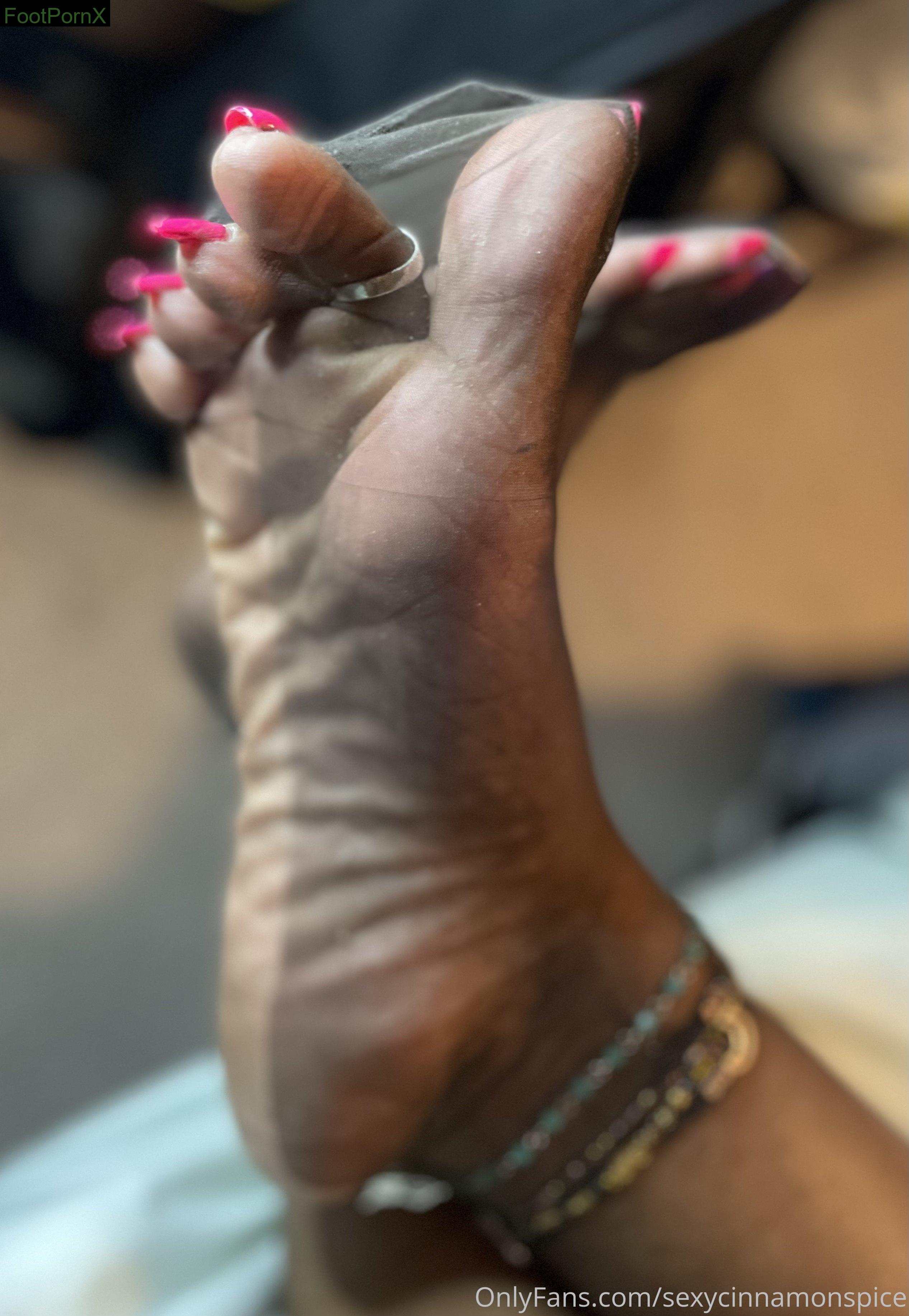 sexycinnamonspice feet