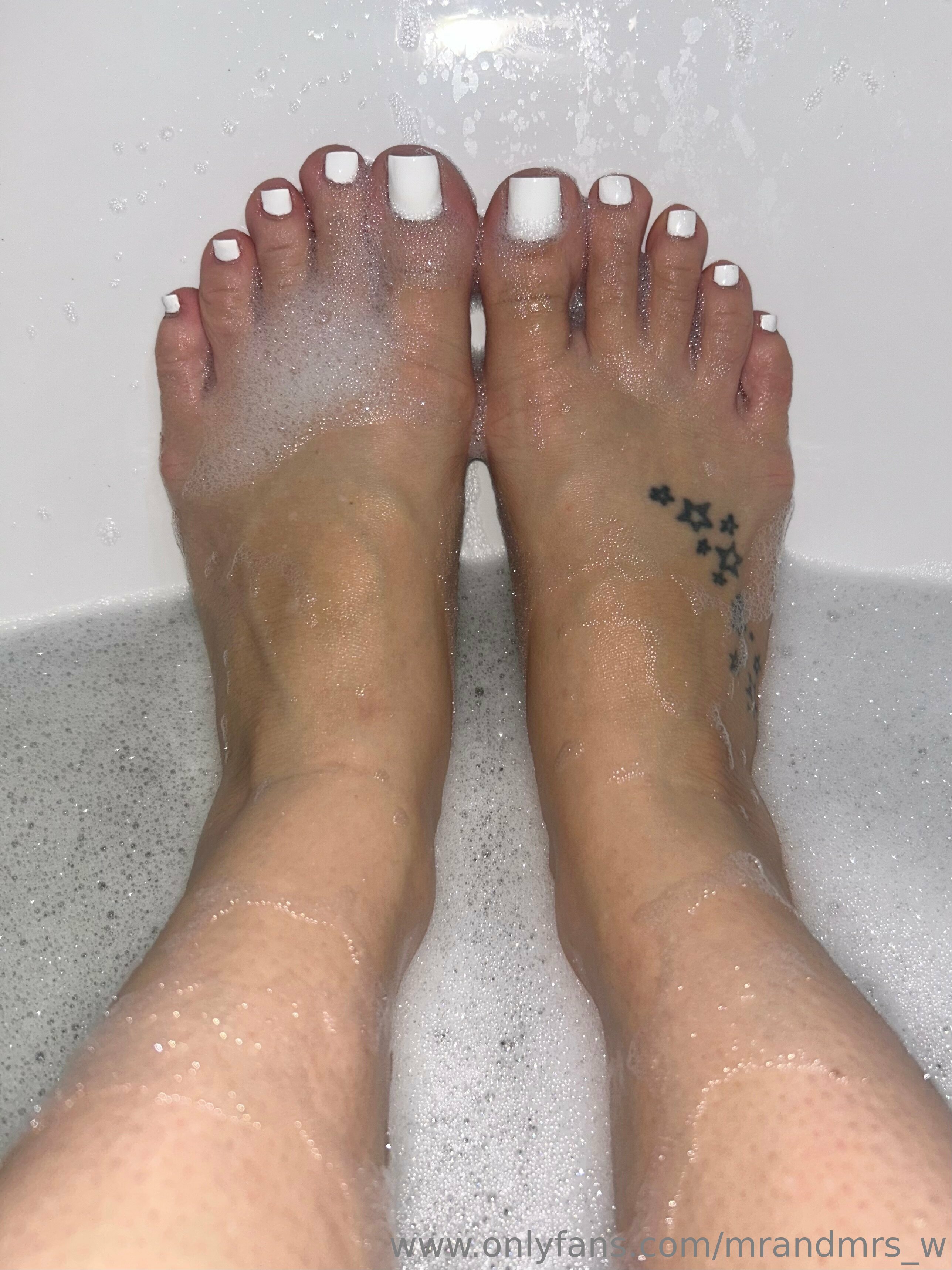 mrandmrs_w feet