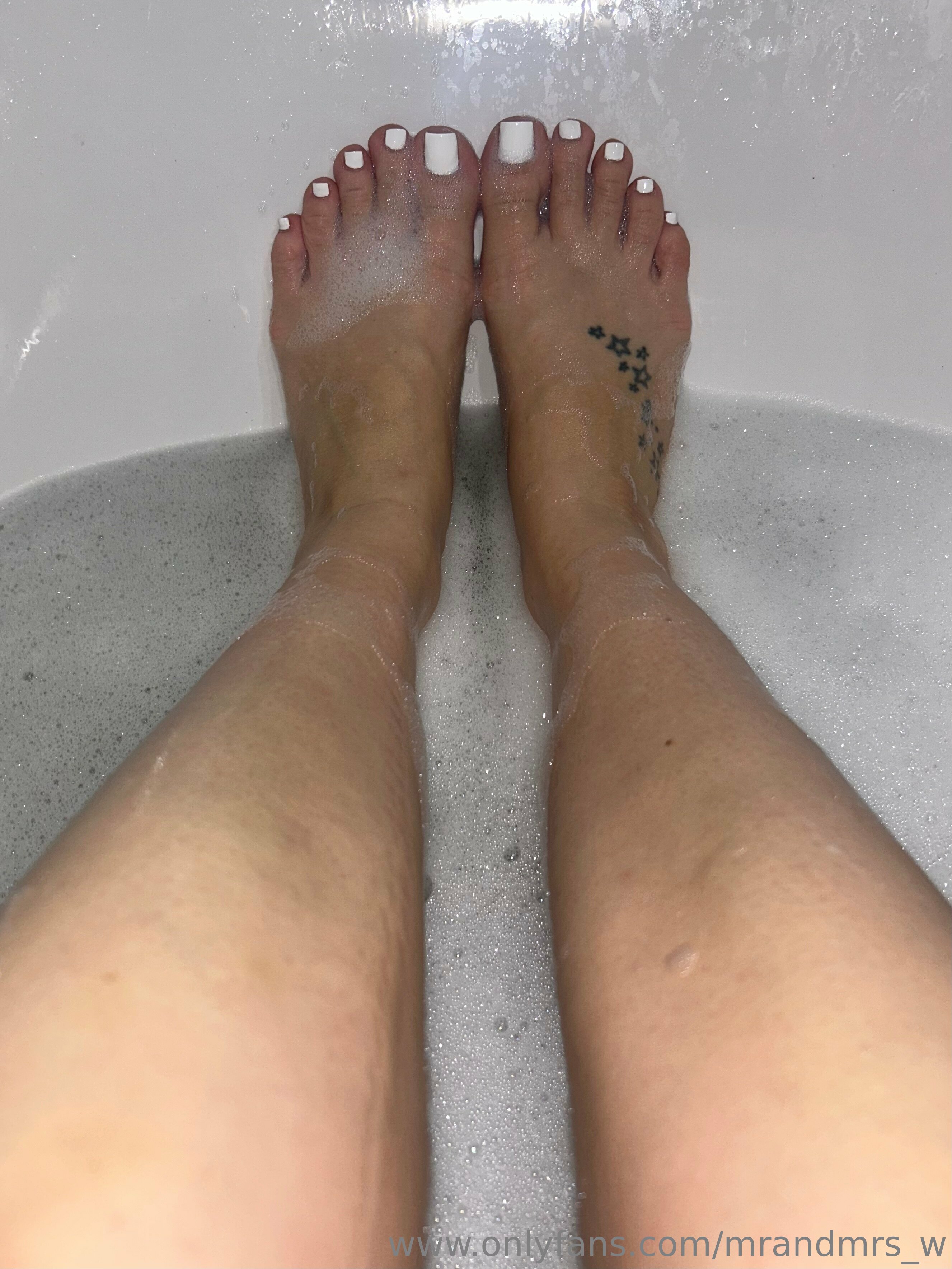 mrandmrs_w feet