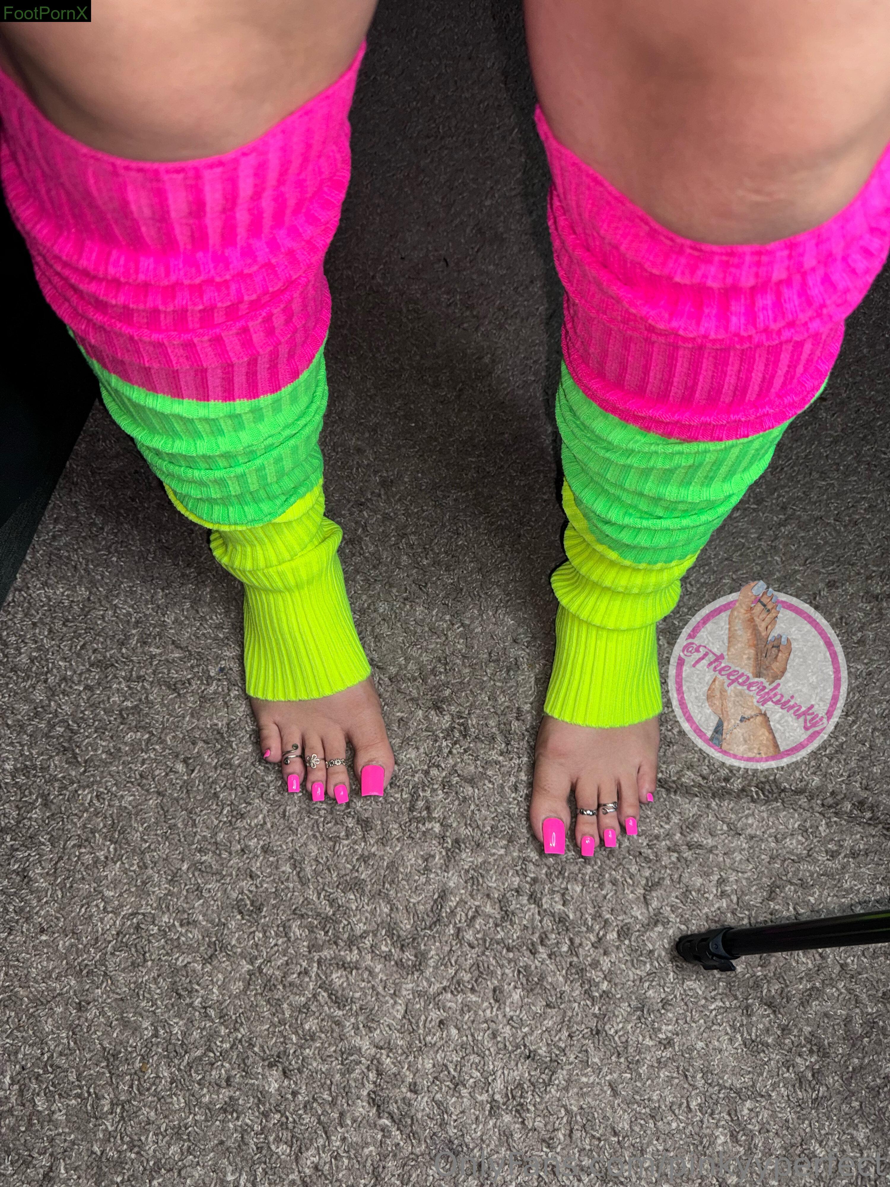 pinkyyperfect feet