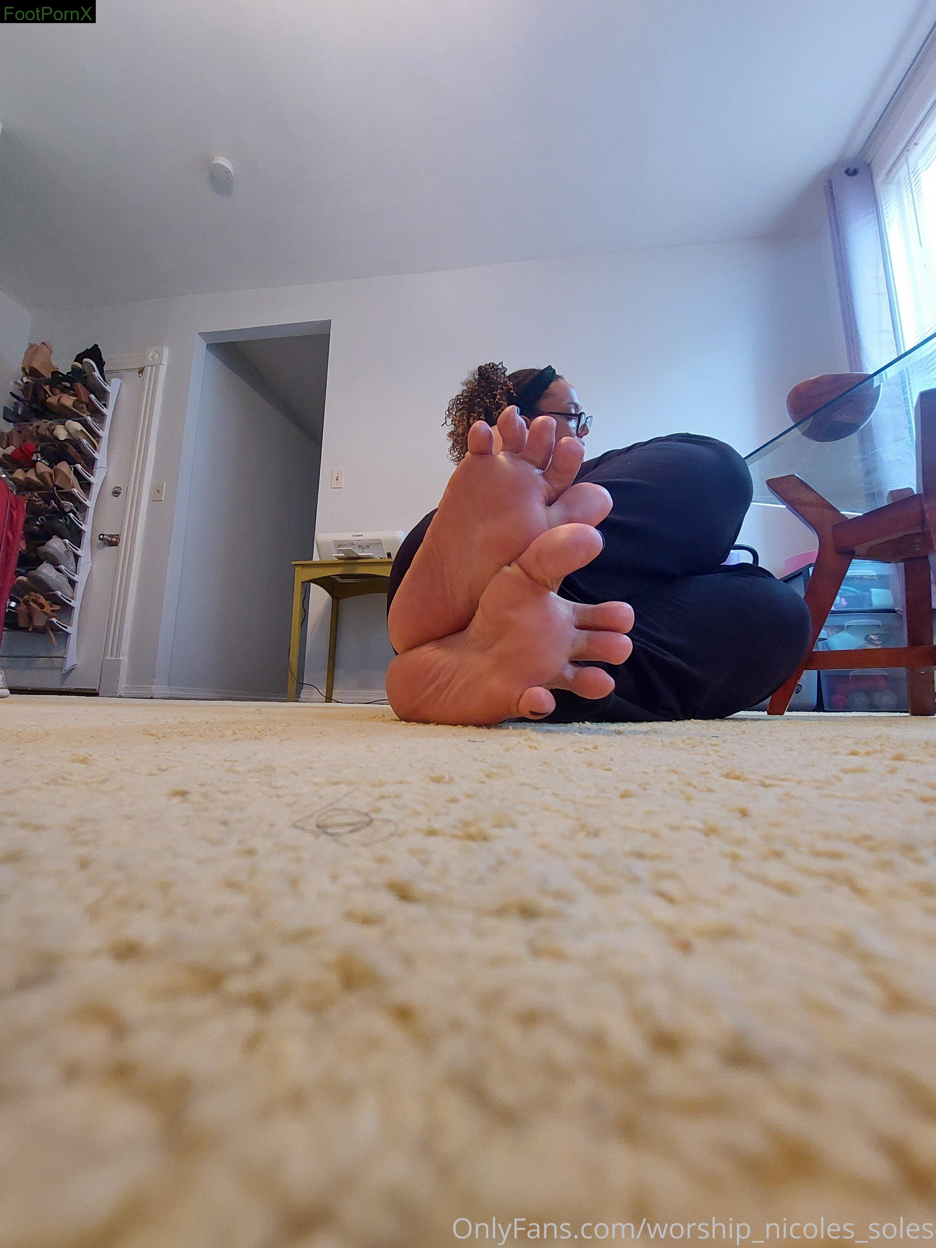 worship_nicoles_soles feet