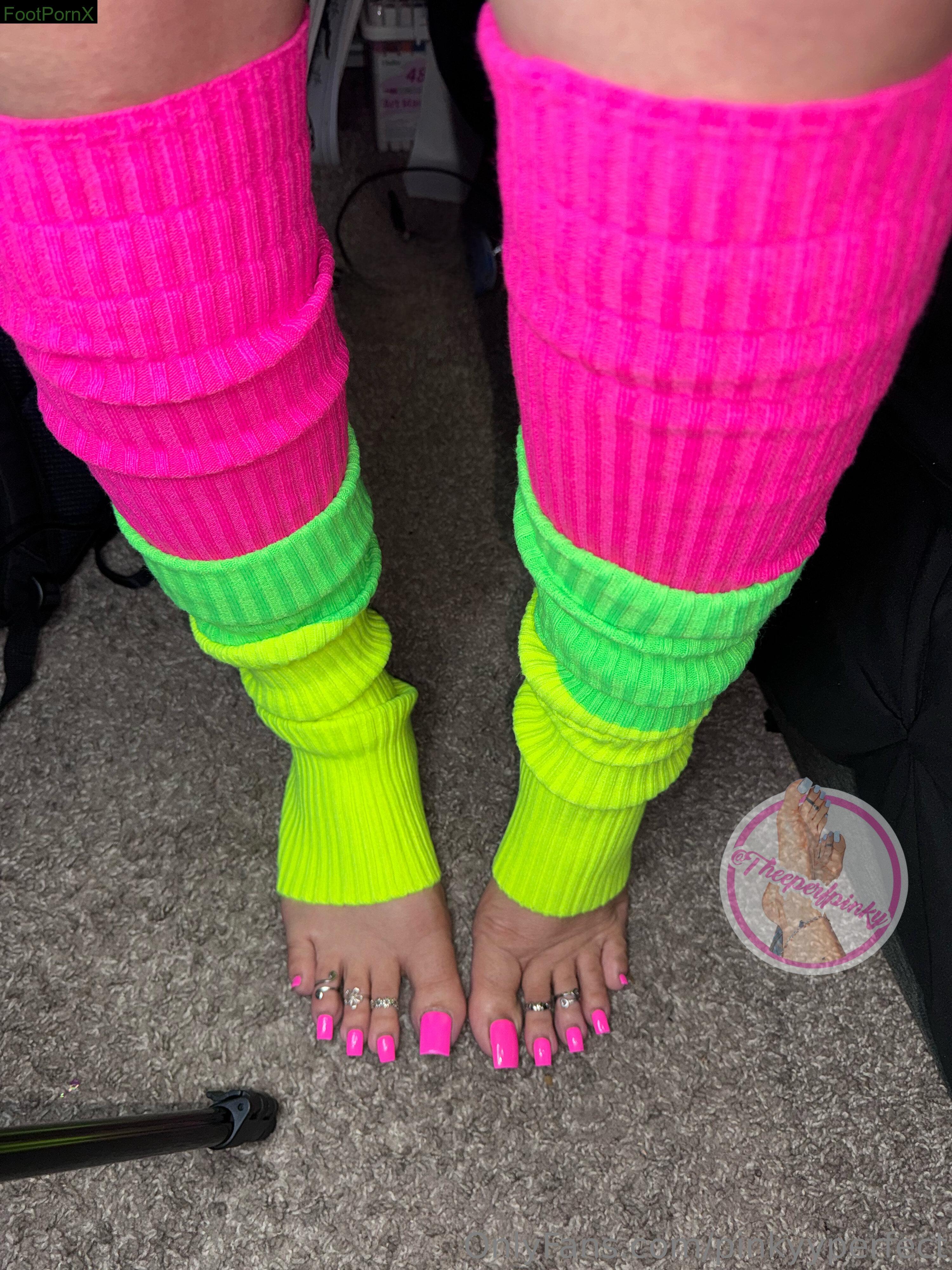 pinkyyperfect feet