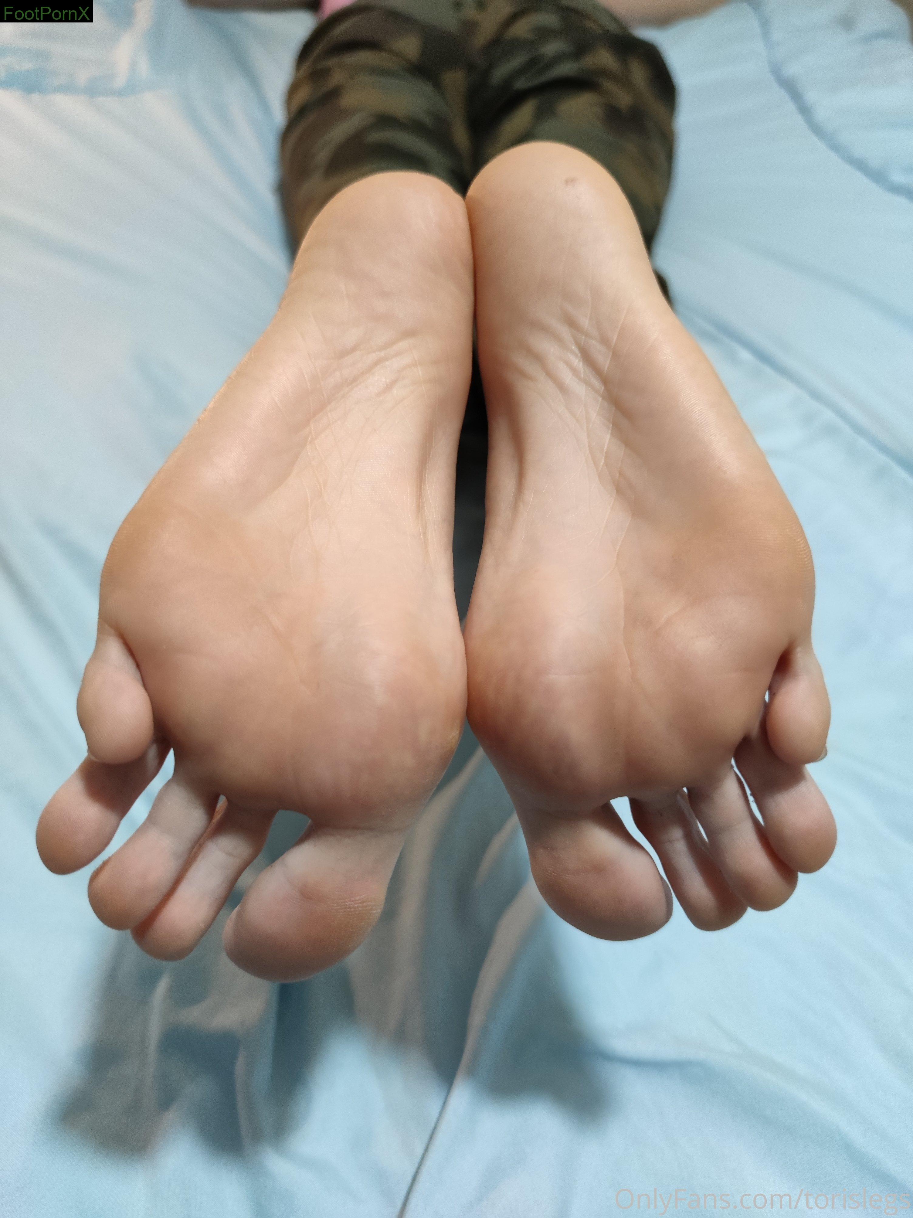 torislegs feet