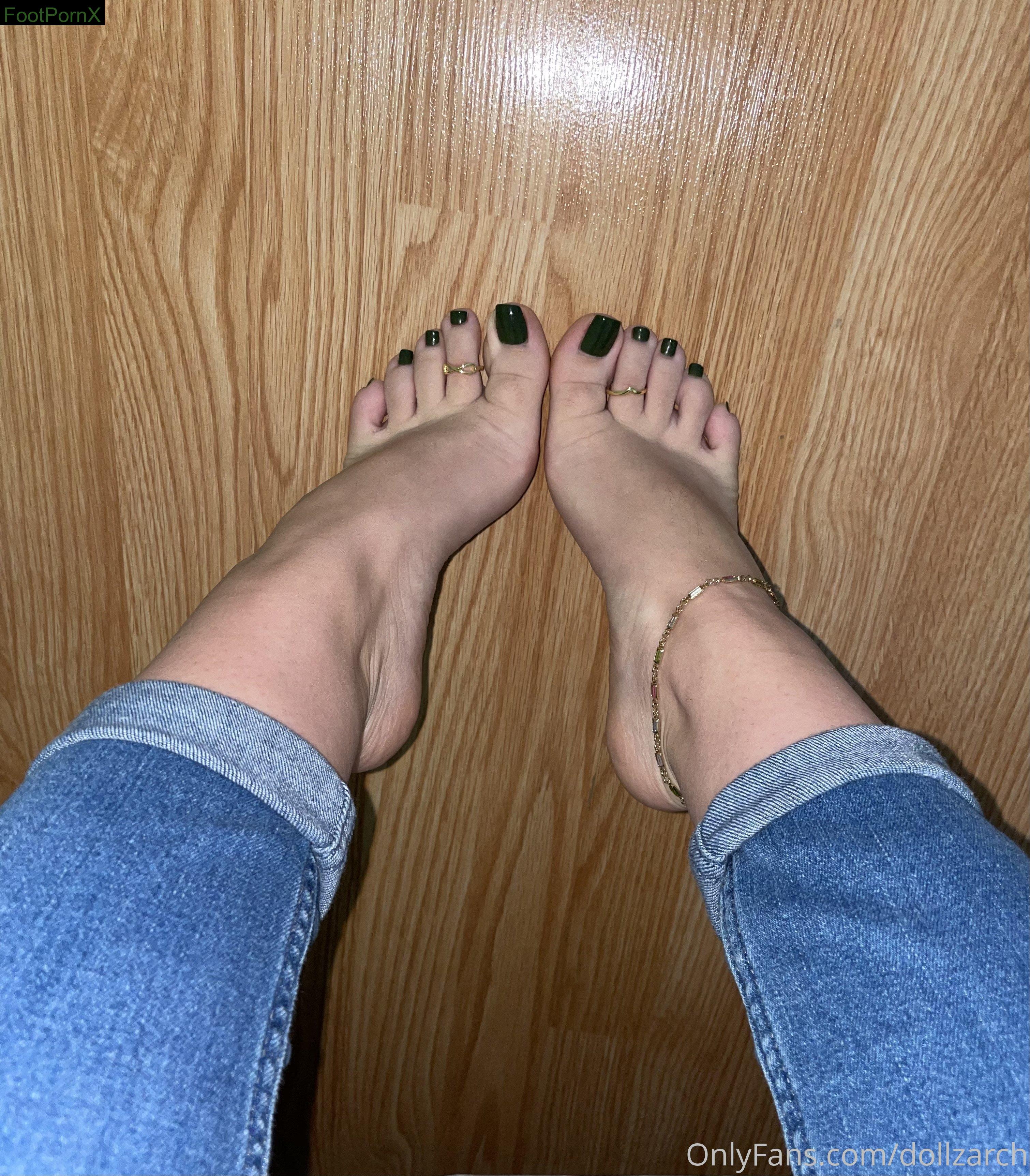 dollsarch feet