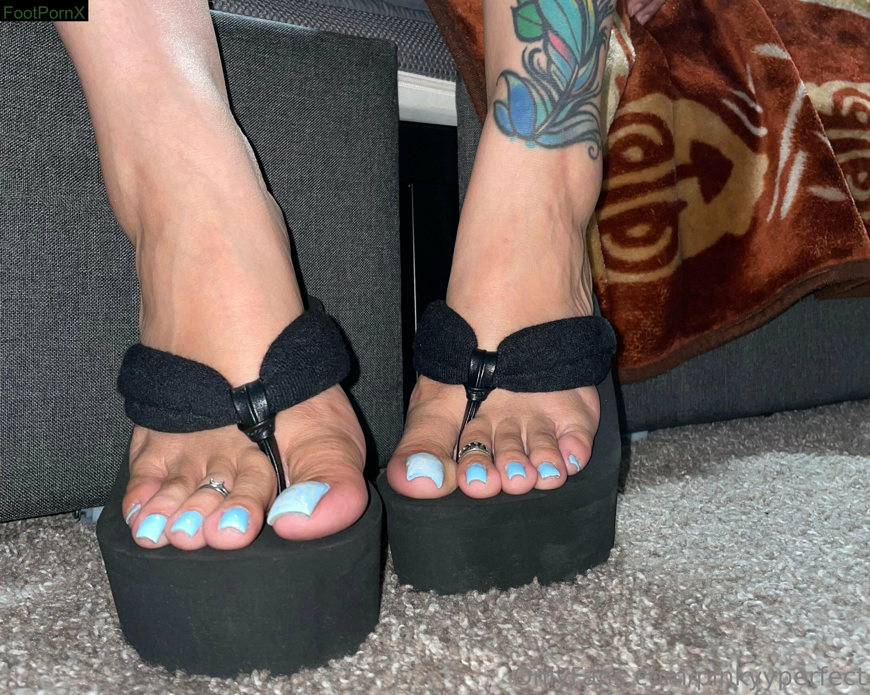 pinkyyperfect feet