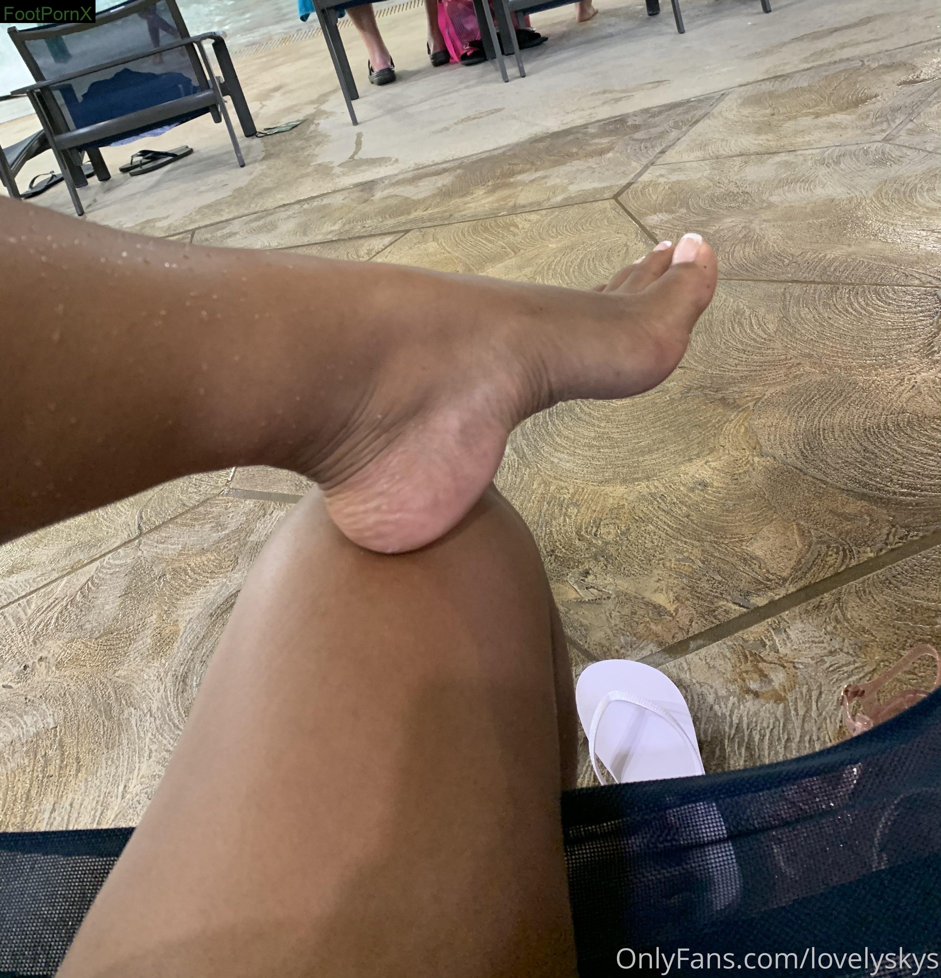 lovelyskys feet