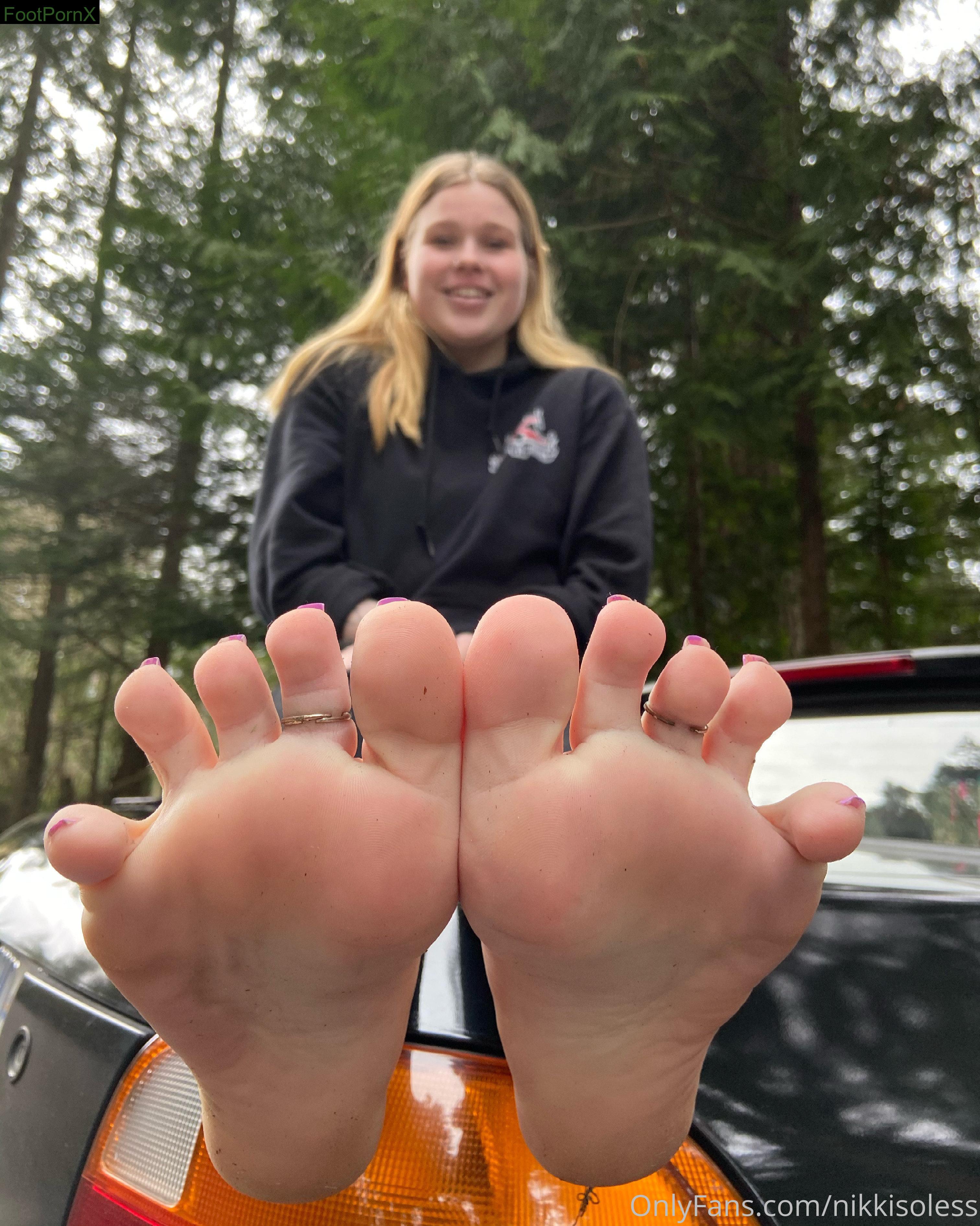 nikkisoless feet