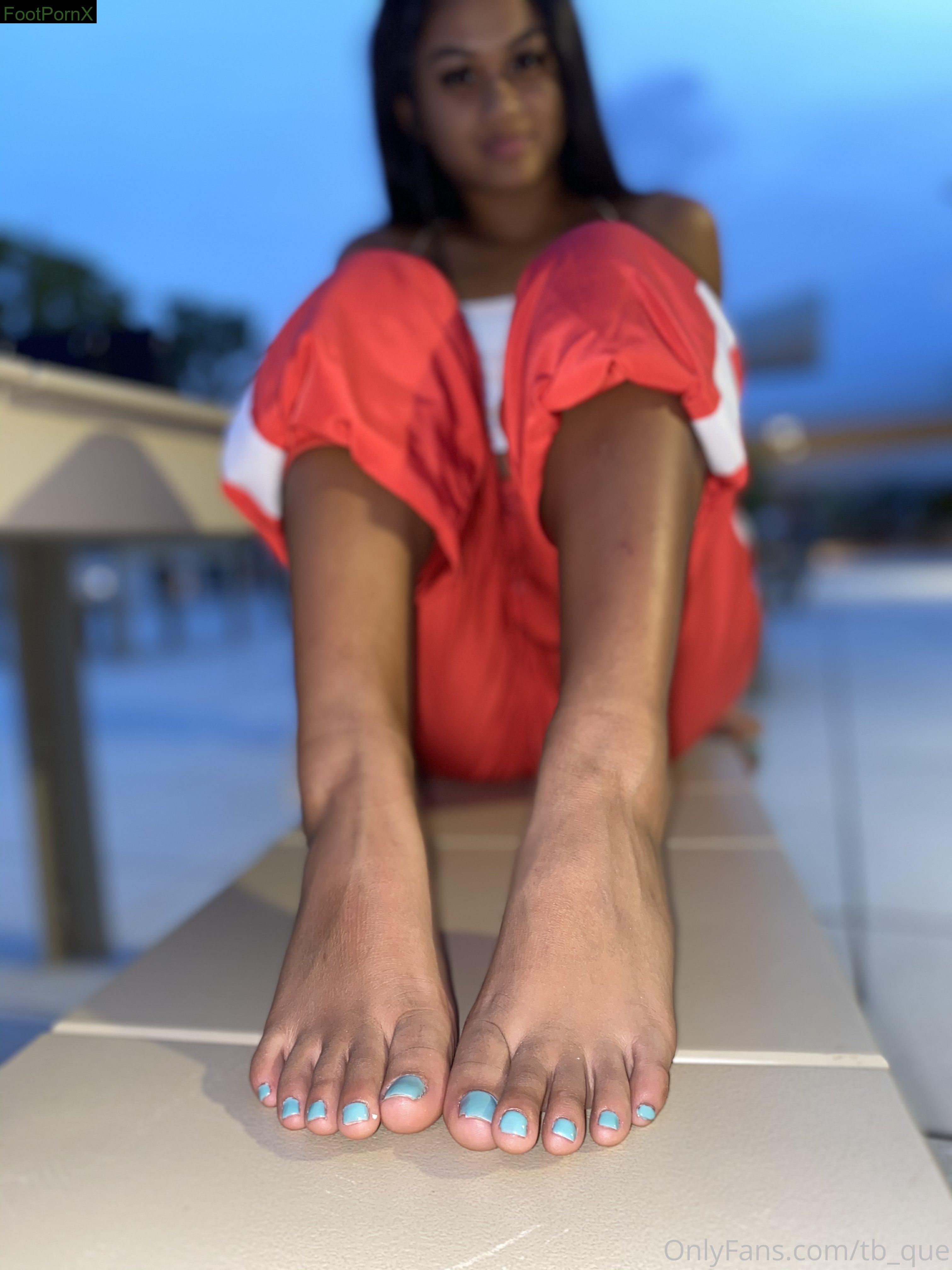 tb_que feet