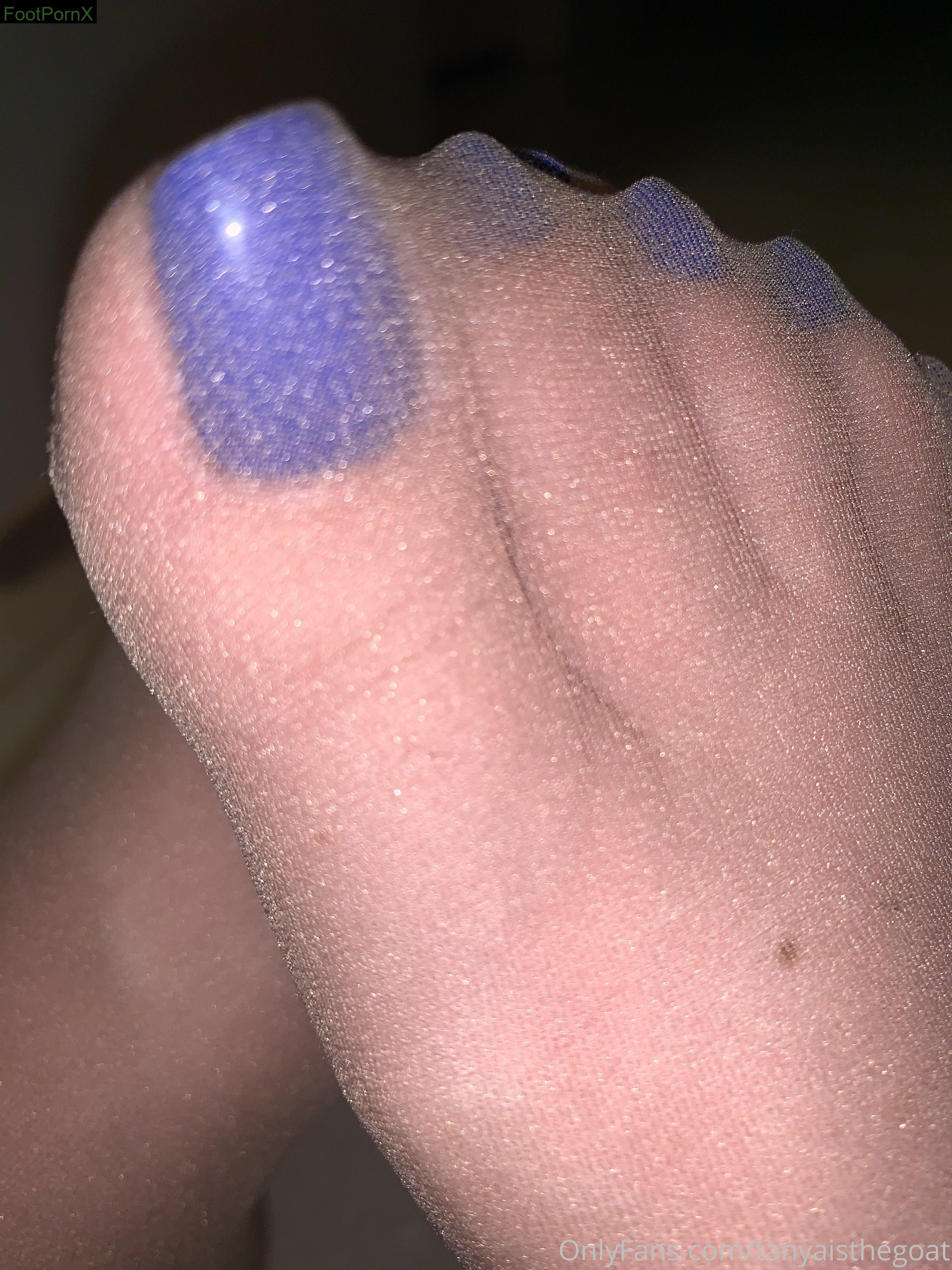 tanyaisthegoat feet