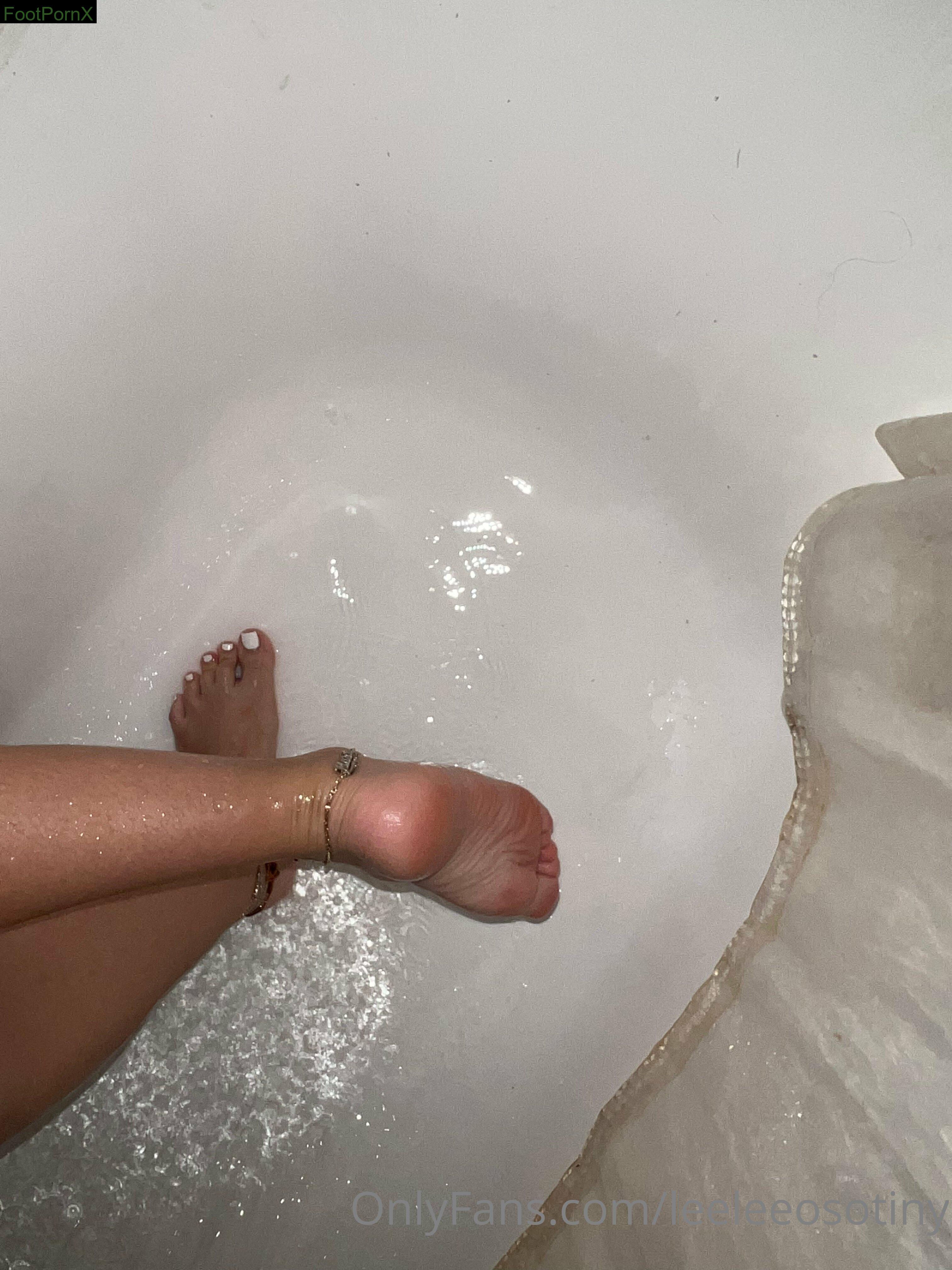 leeleeosotiny feet