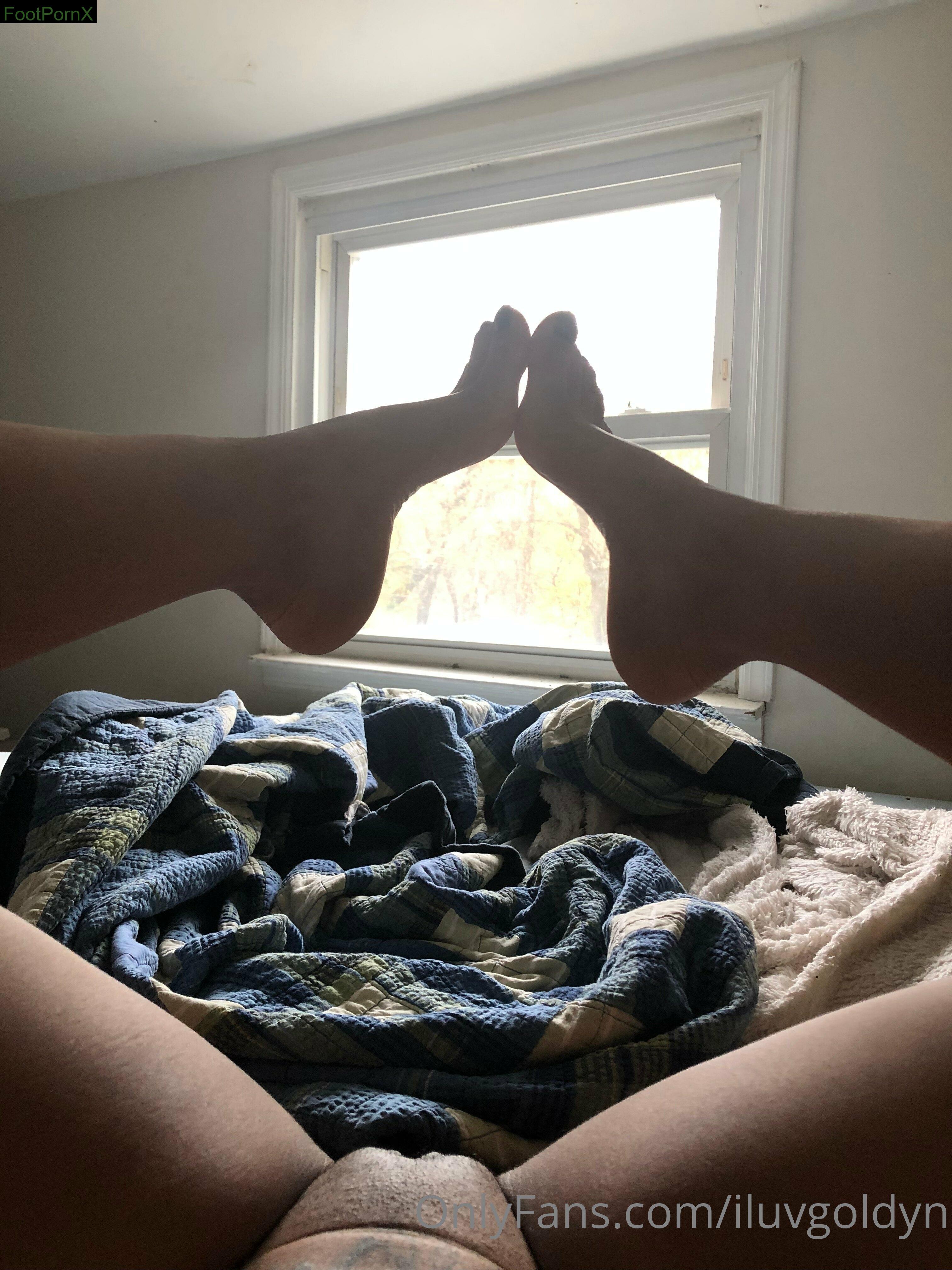 iluvgoldyn feet