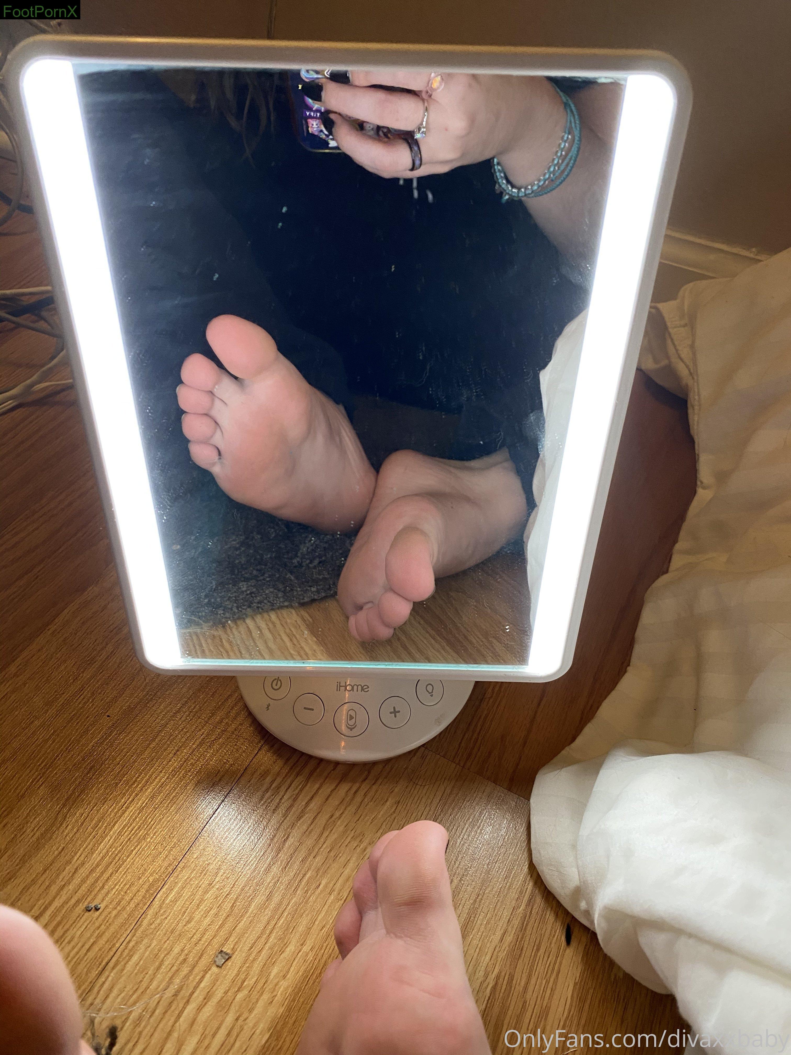 divaxxbaby feet