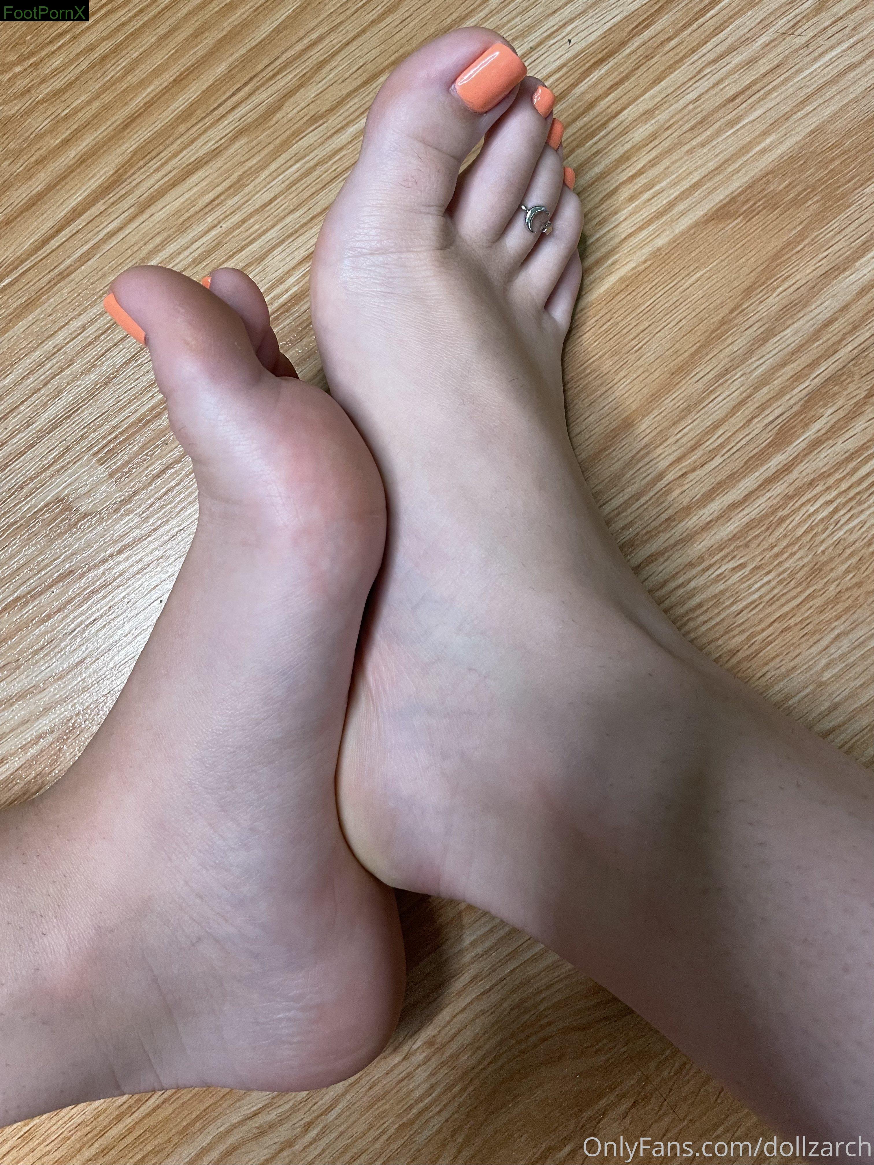 dollsarch feet