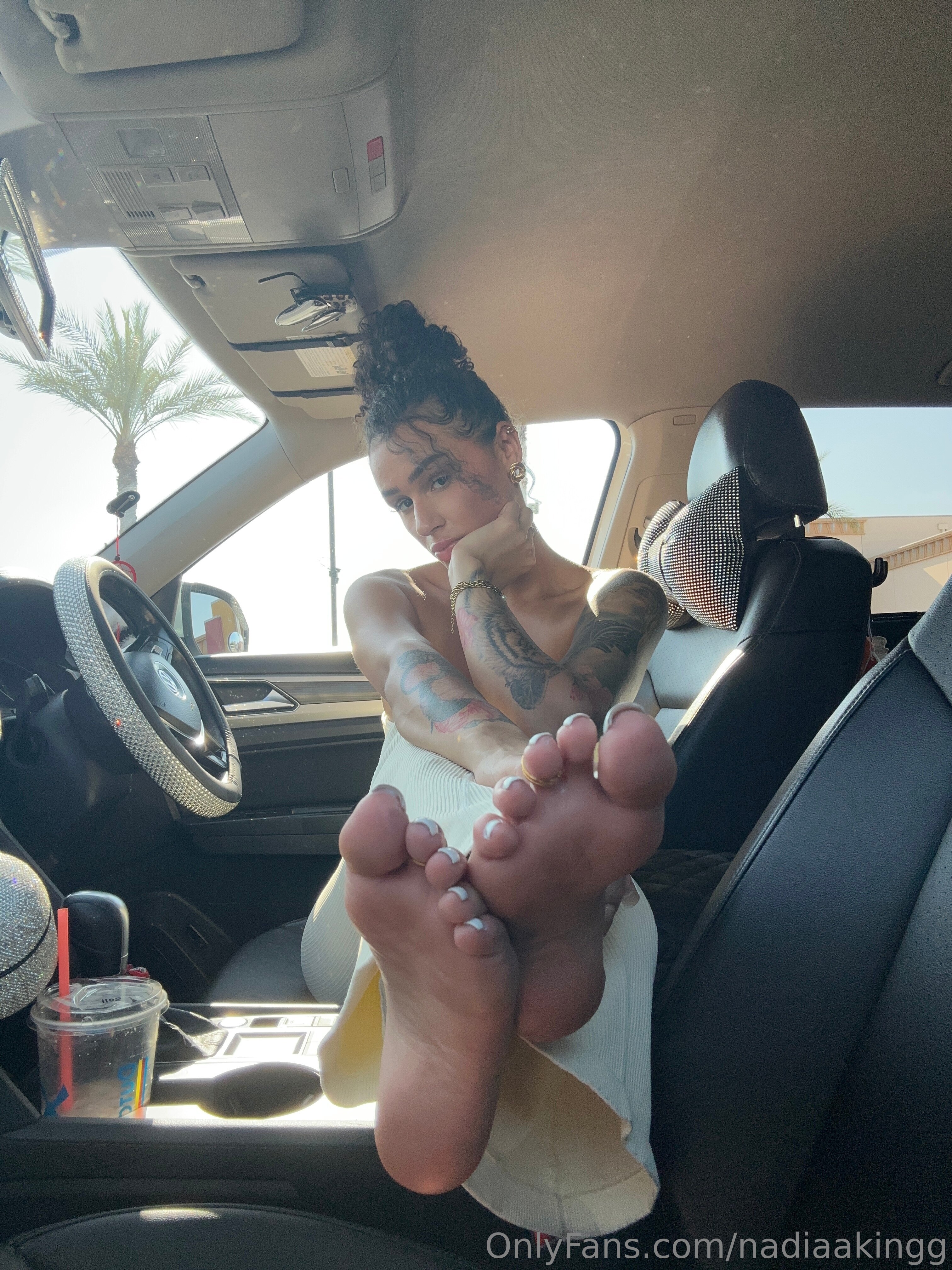 nadiaakingg feet