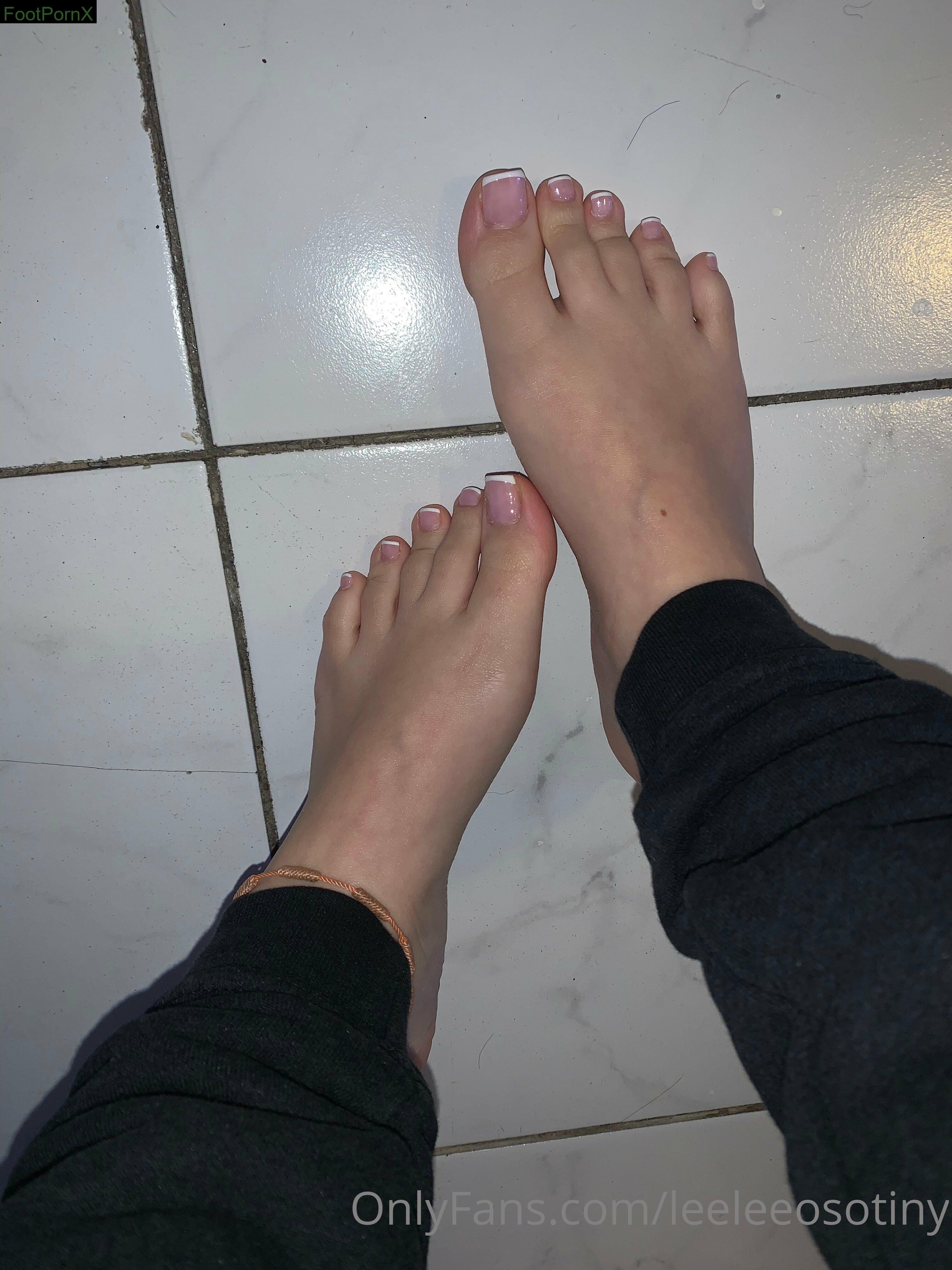 leeleeosotiny feet