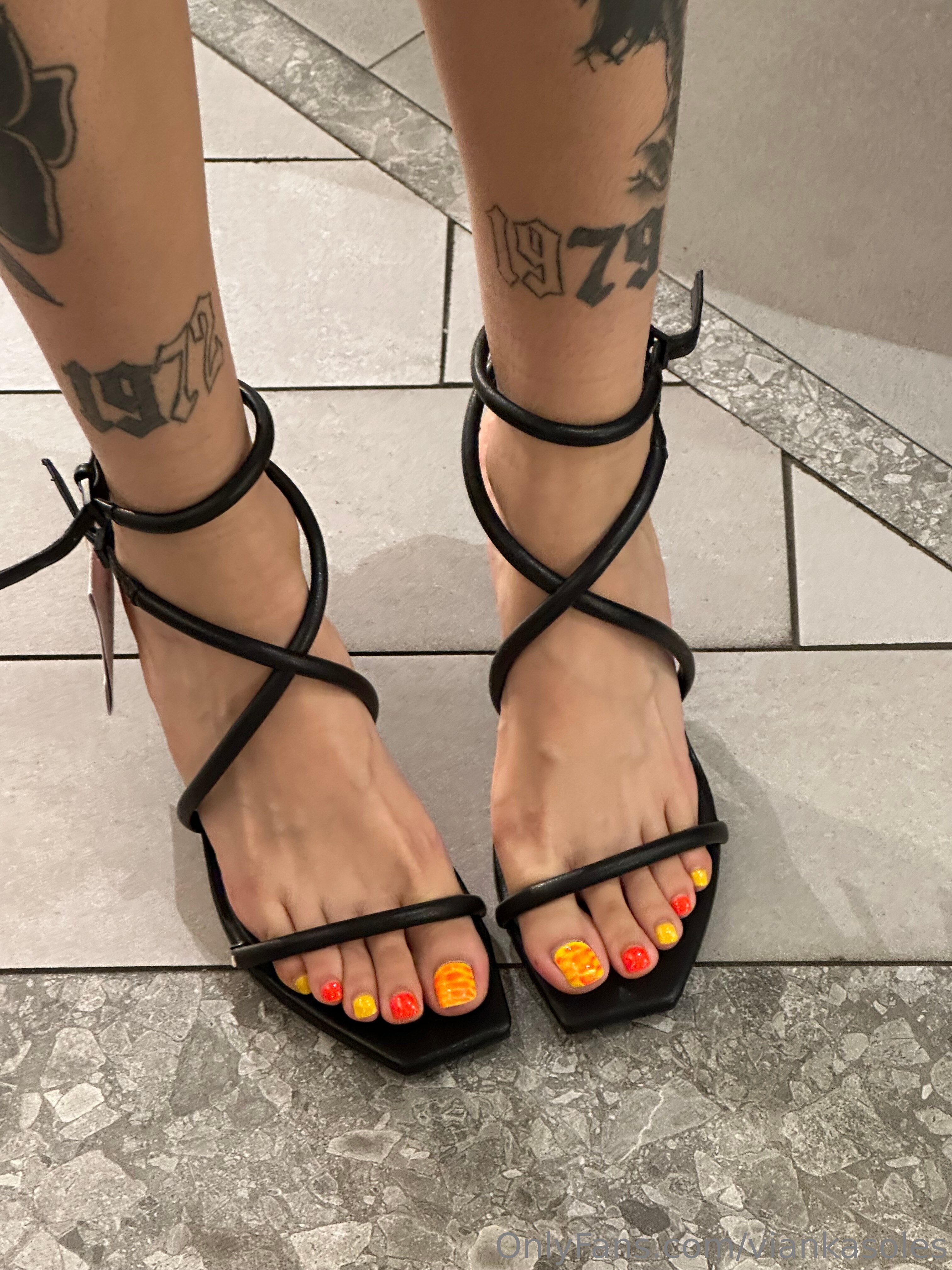 viankasoles feet