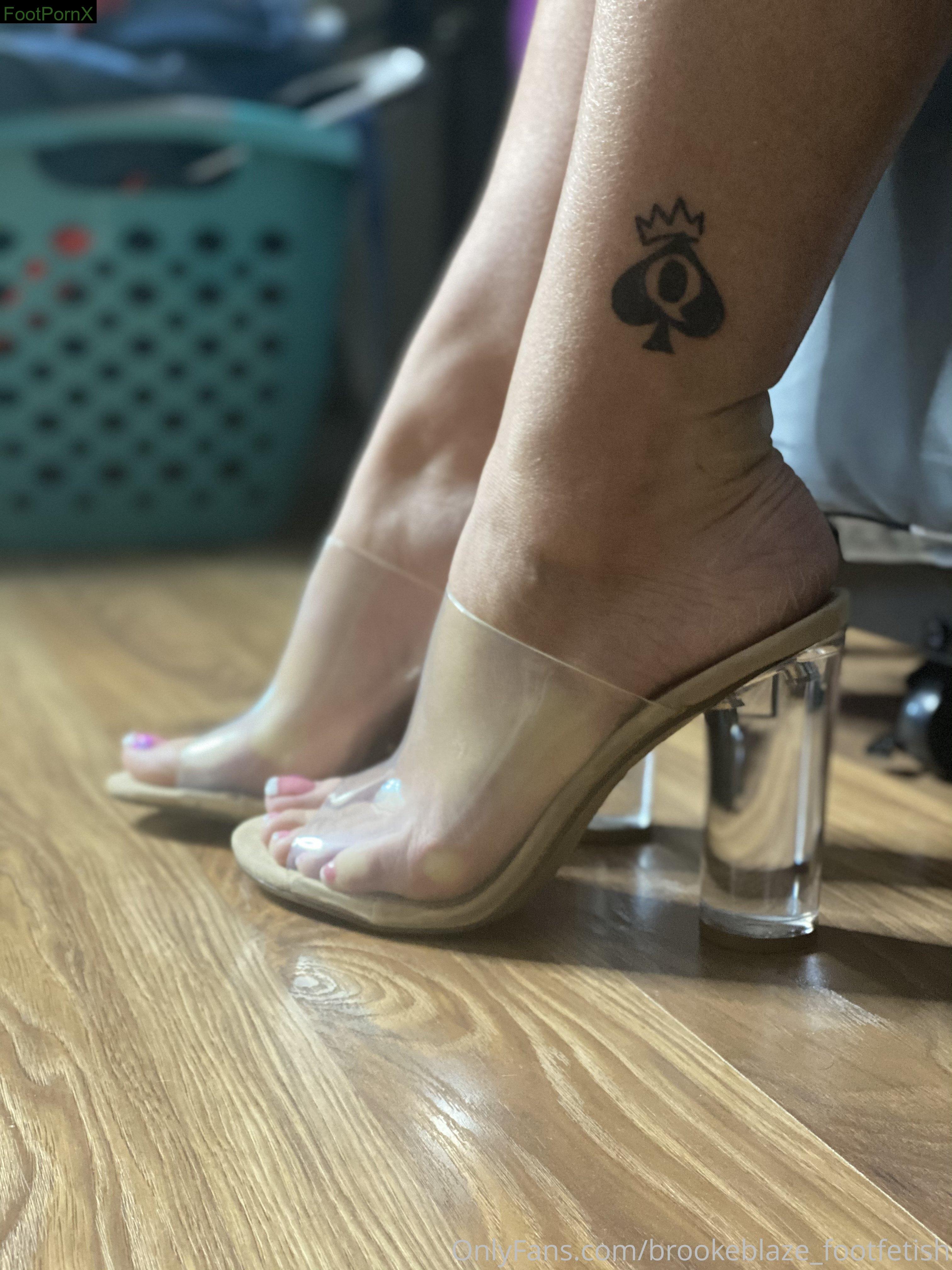 brookeblaze_footfetish feet