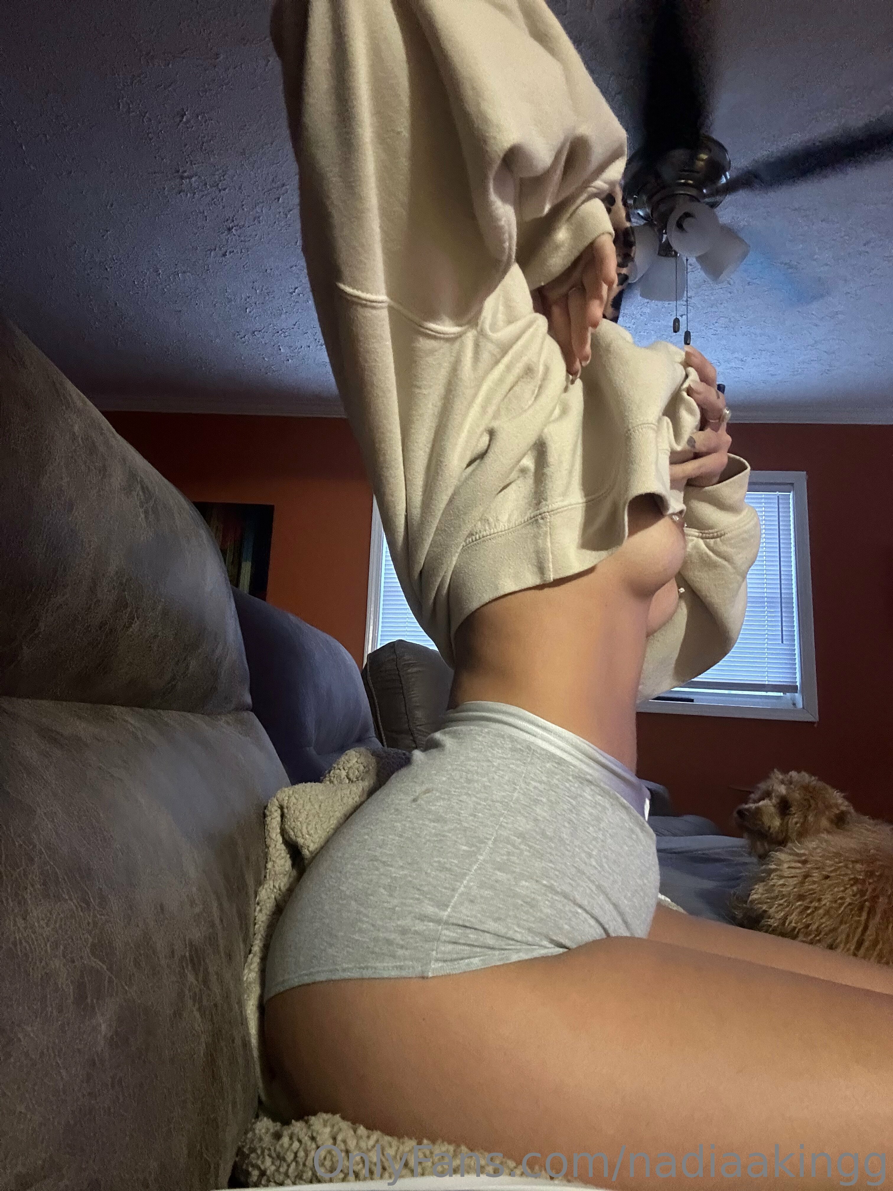 nadiaakingg feet