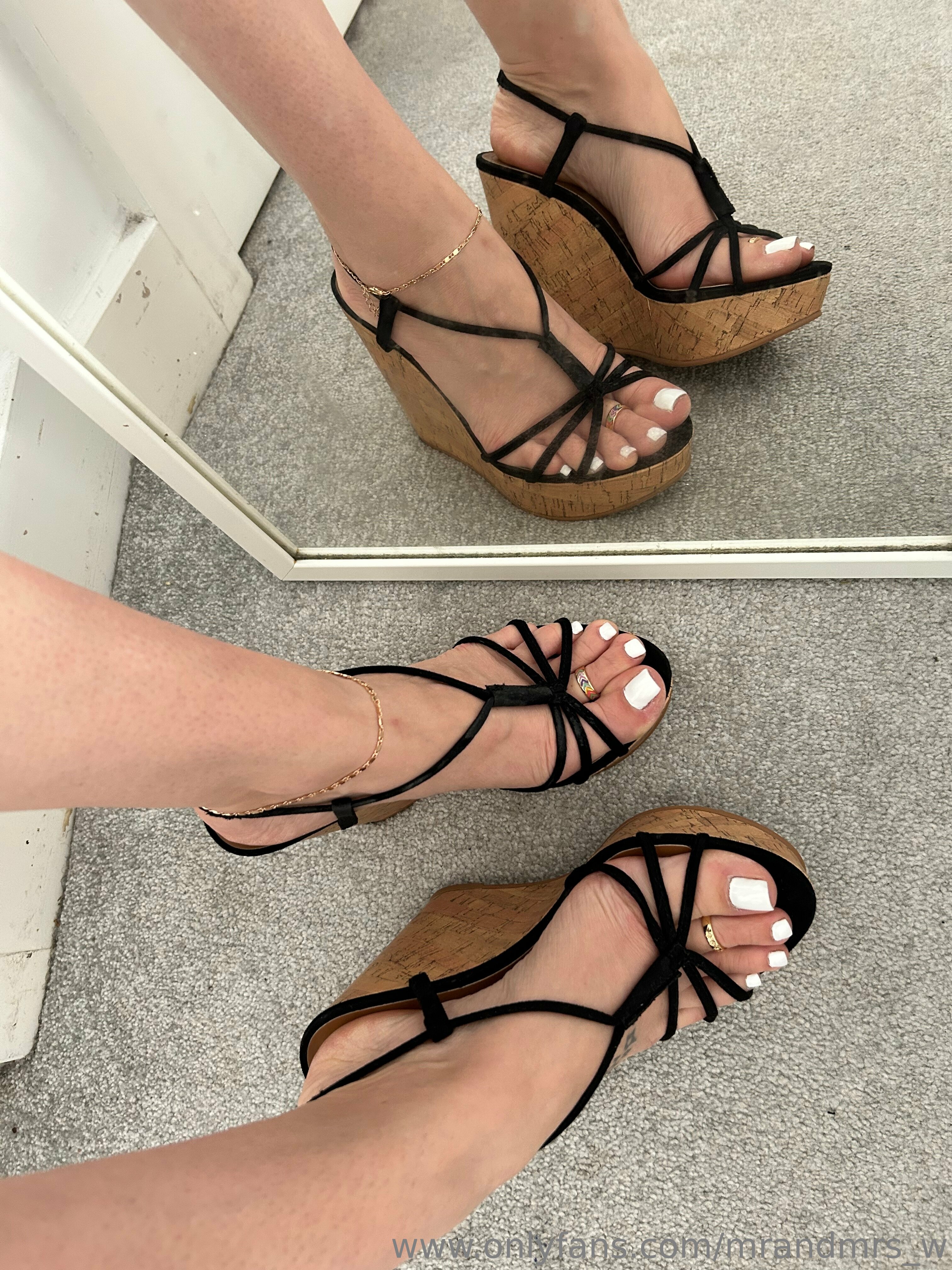 mrandmrs_w feet