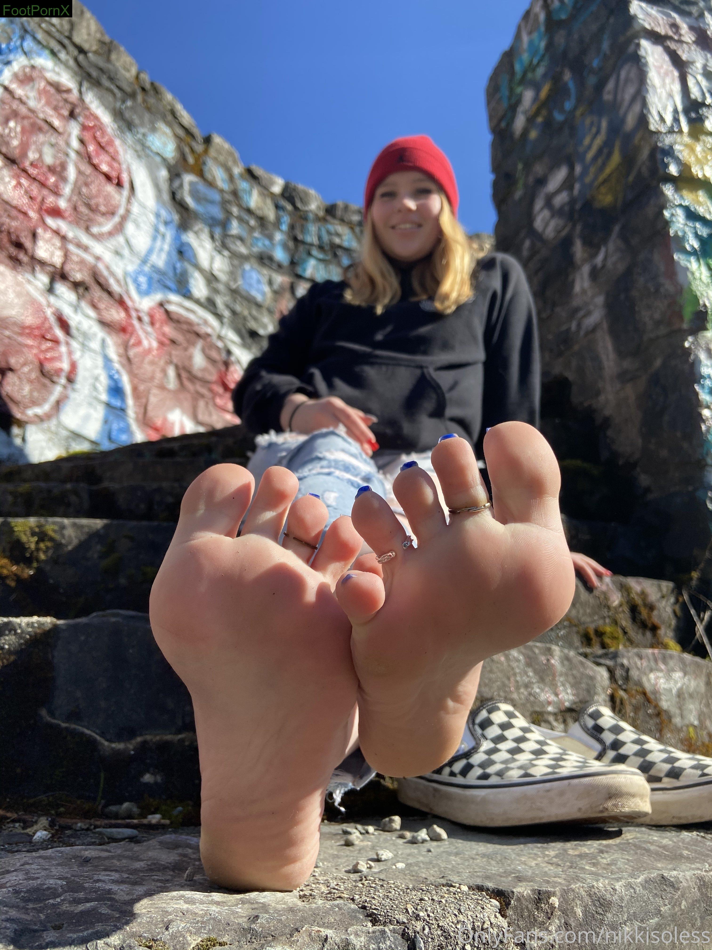 nikkisoless feet