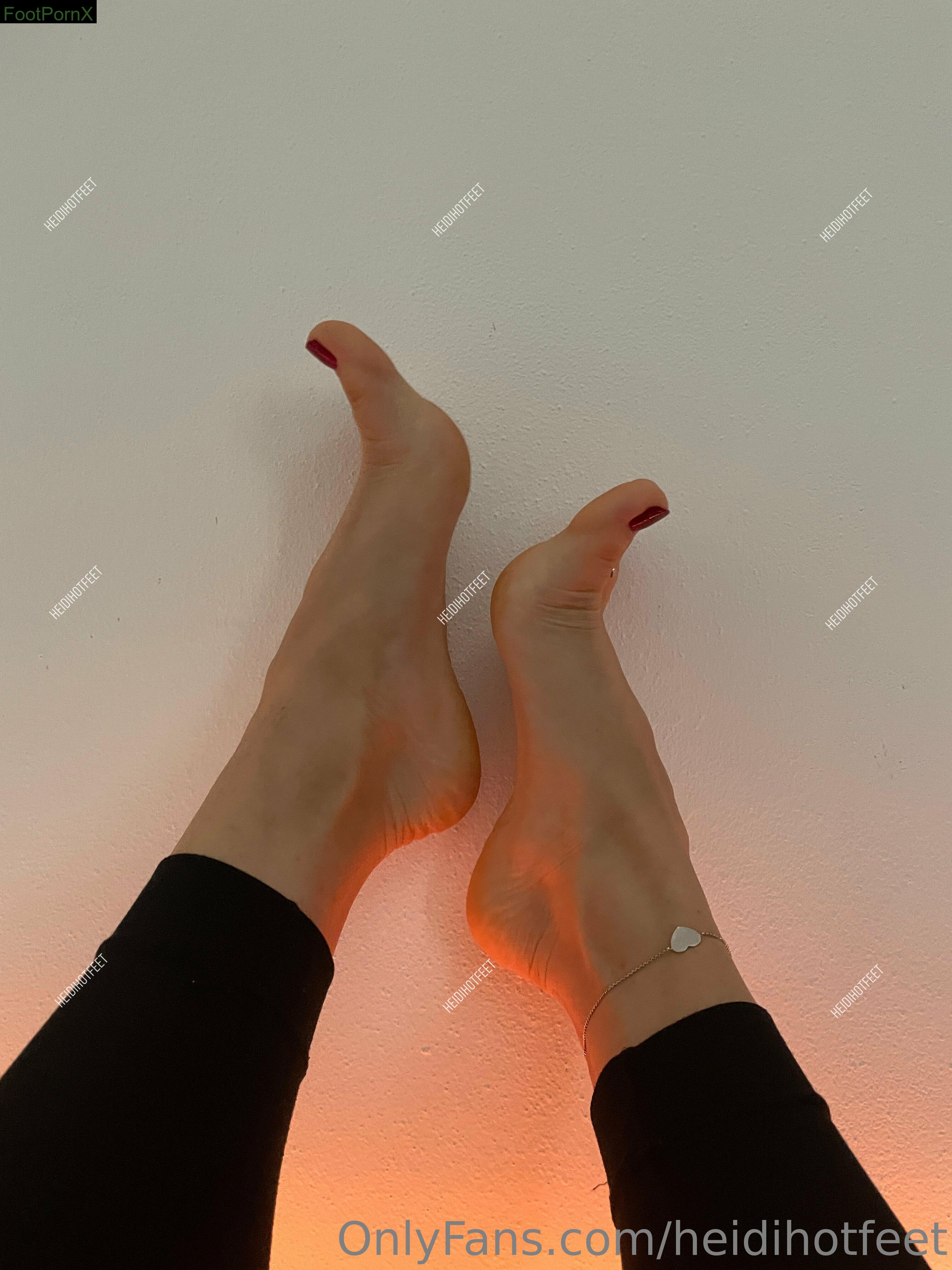 heidihotfeet feet