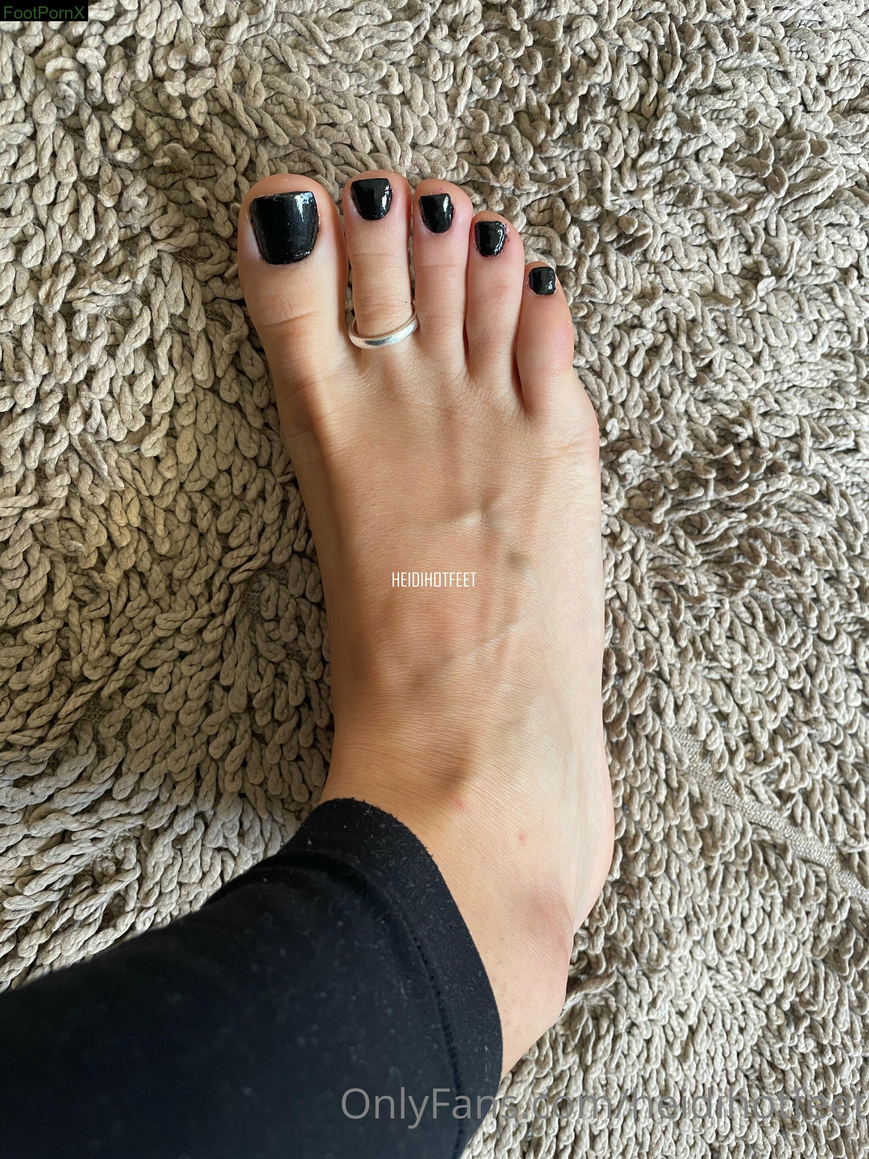 heidihotfeet feet