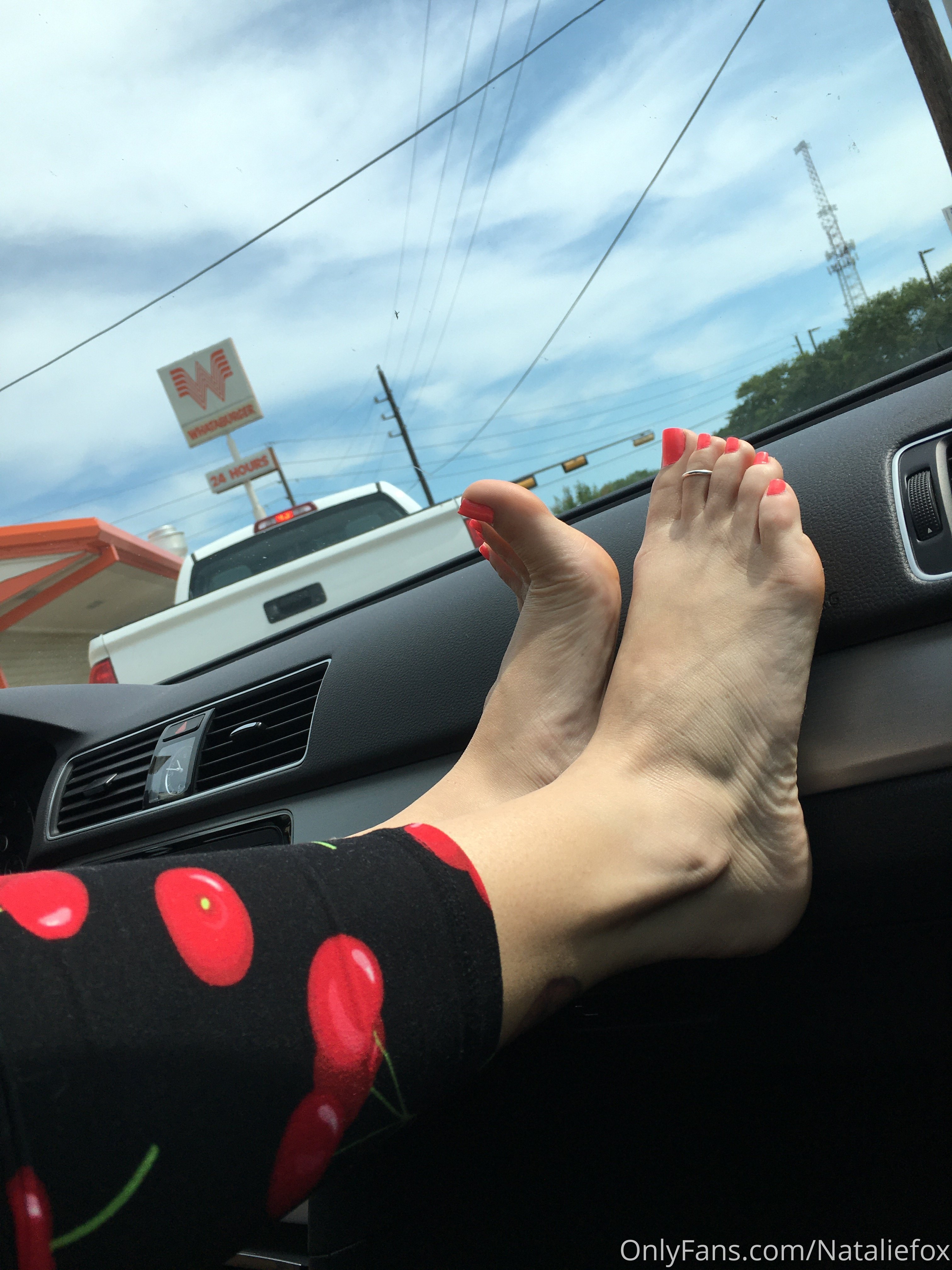 nataliefox feet