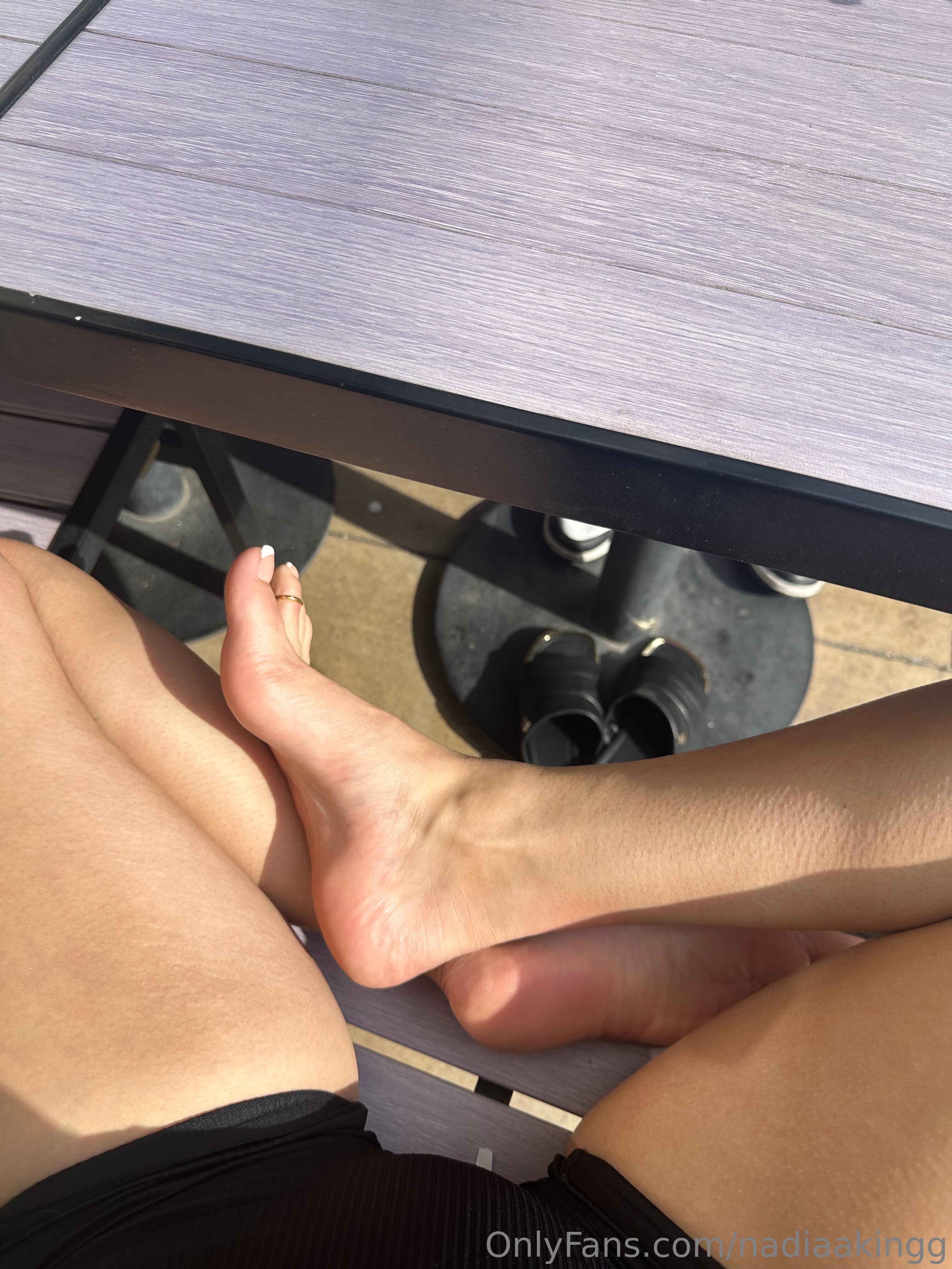 nadiaakingg feet