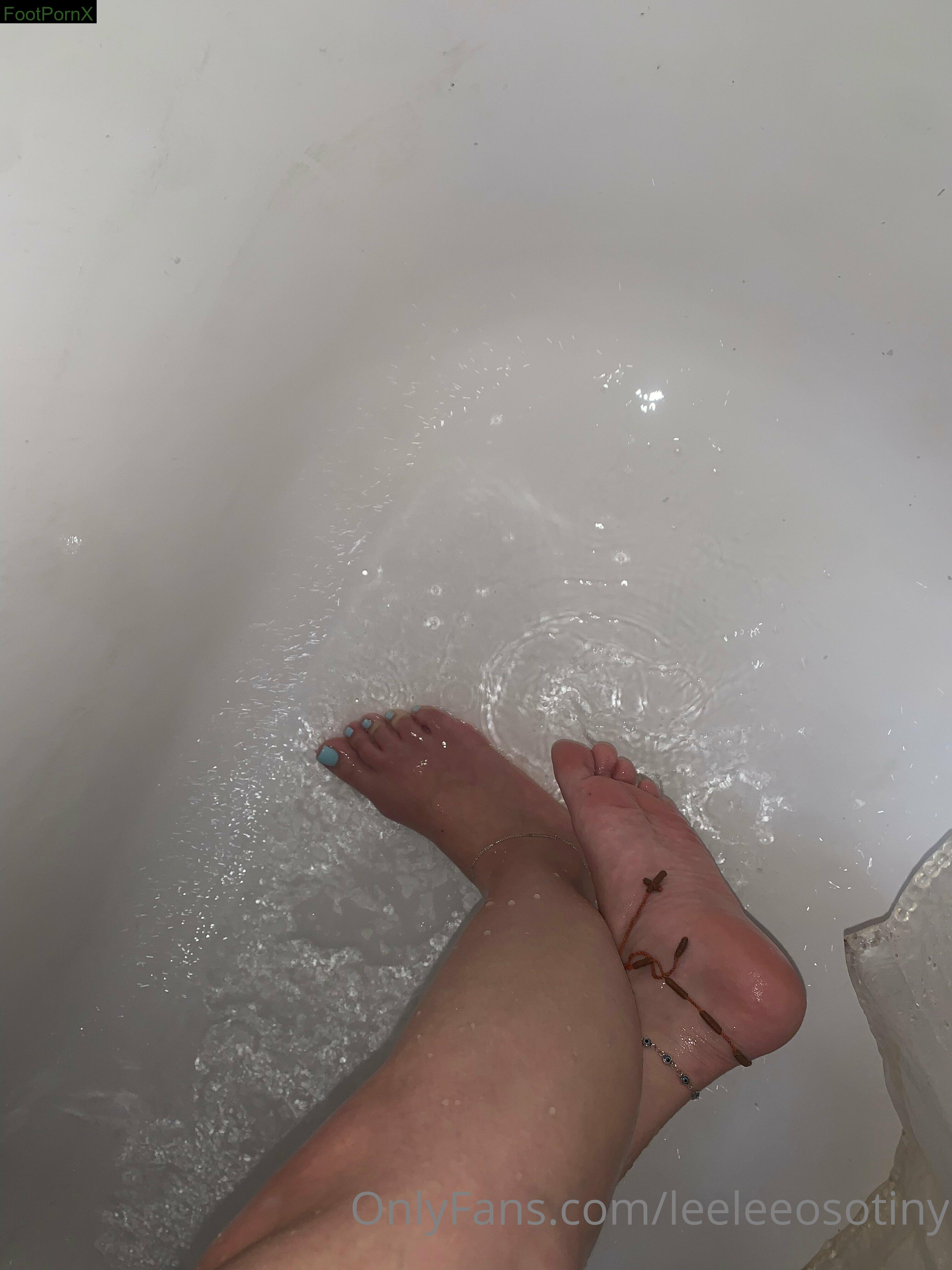 leeleeosotiny feet