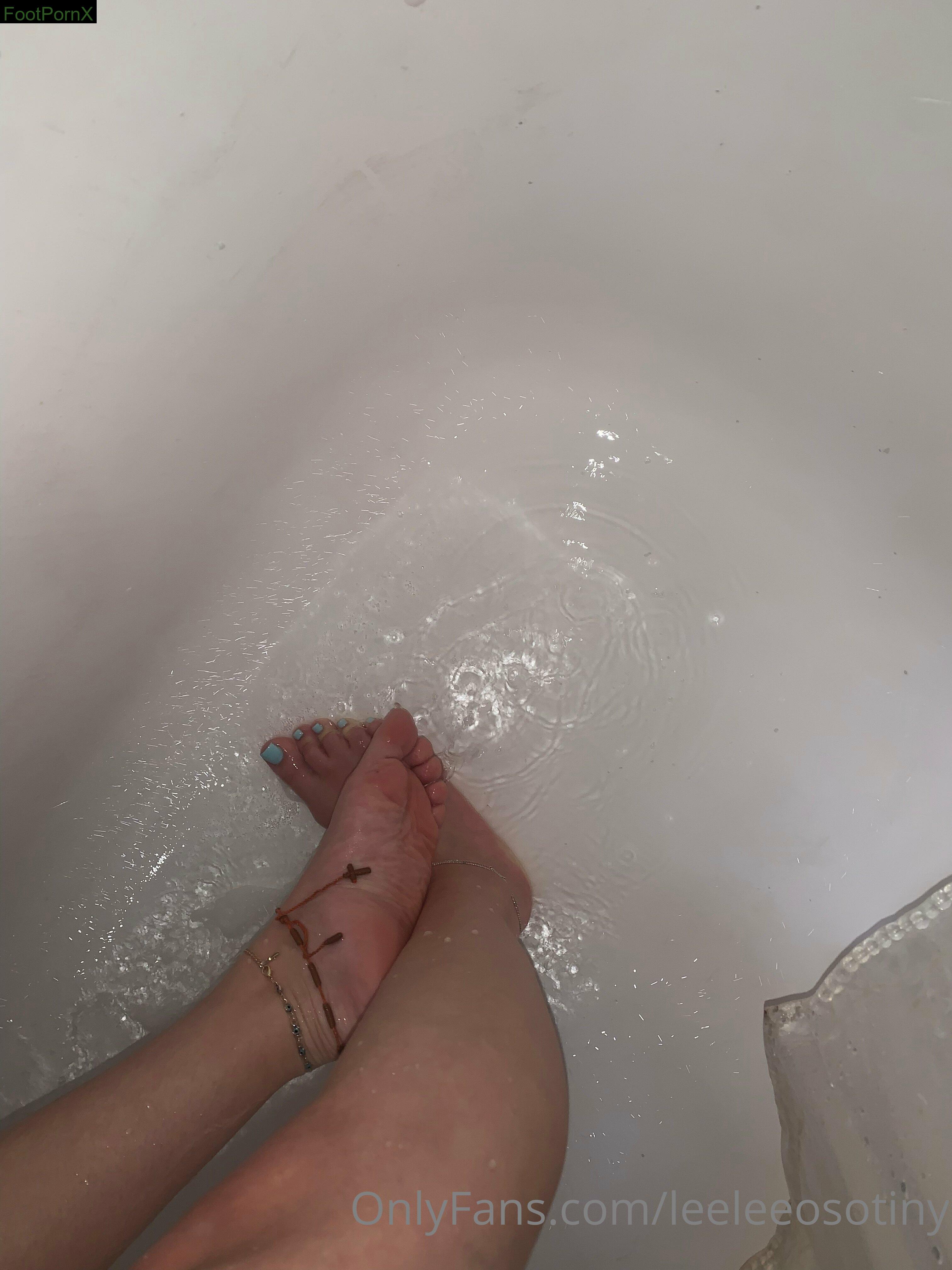 leeleeosotiny feet