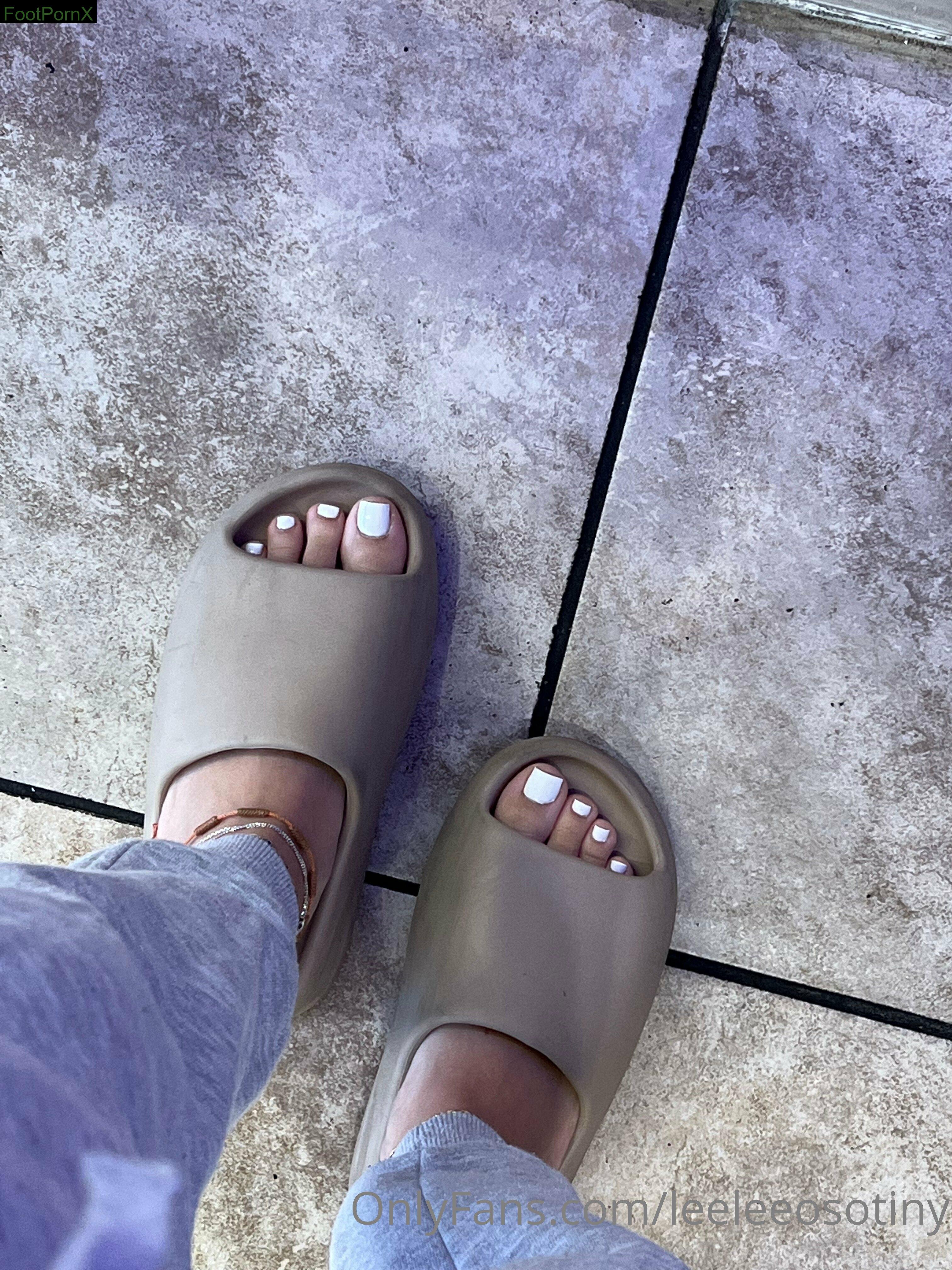 leeleeosotiny feet