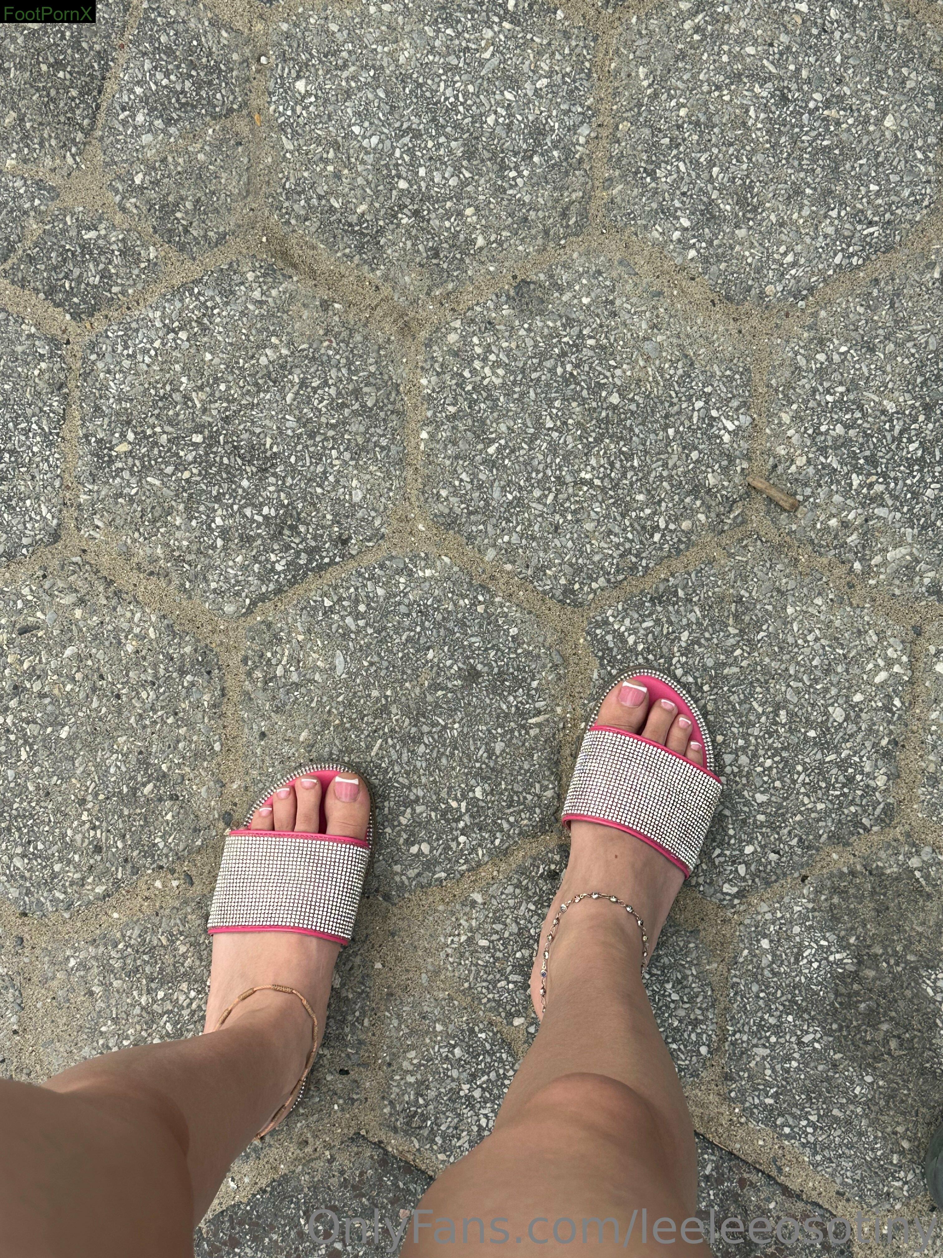 leeleeosotiny feet