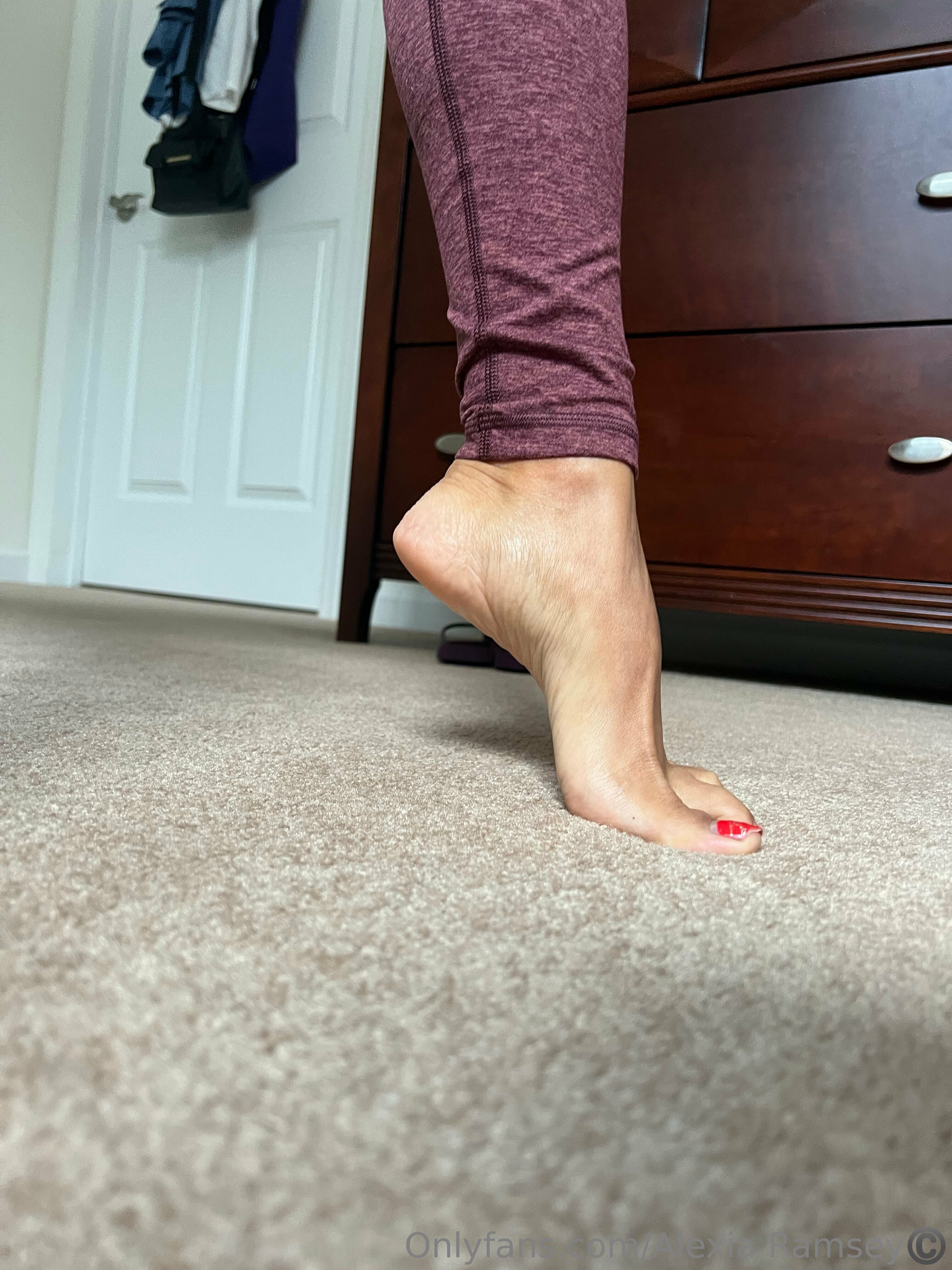 alexia_ramsey feet