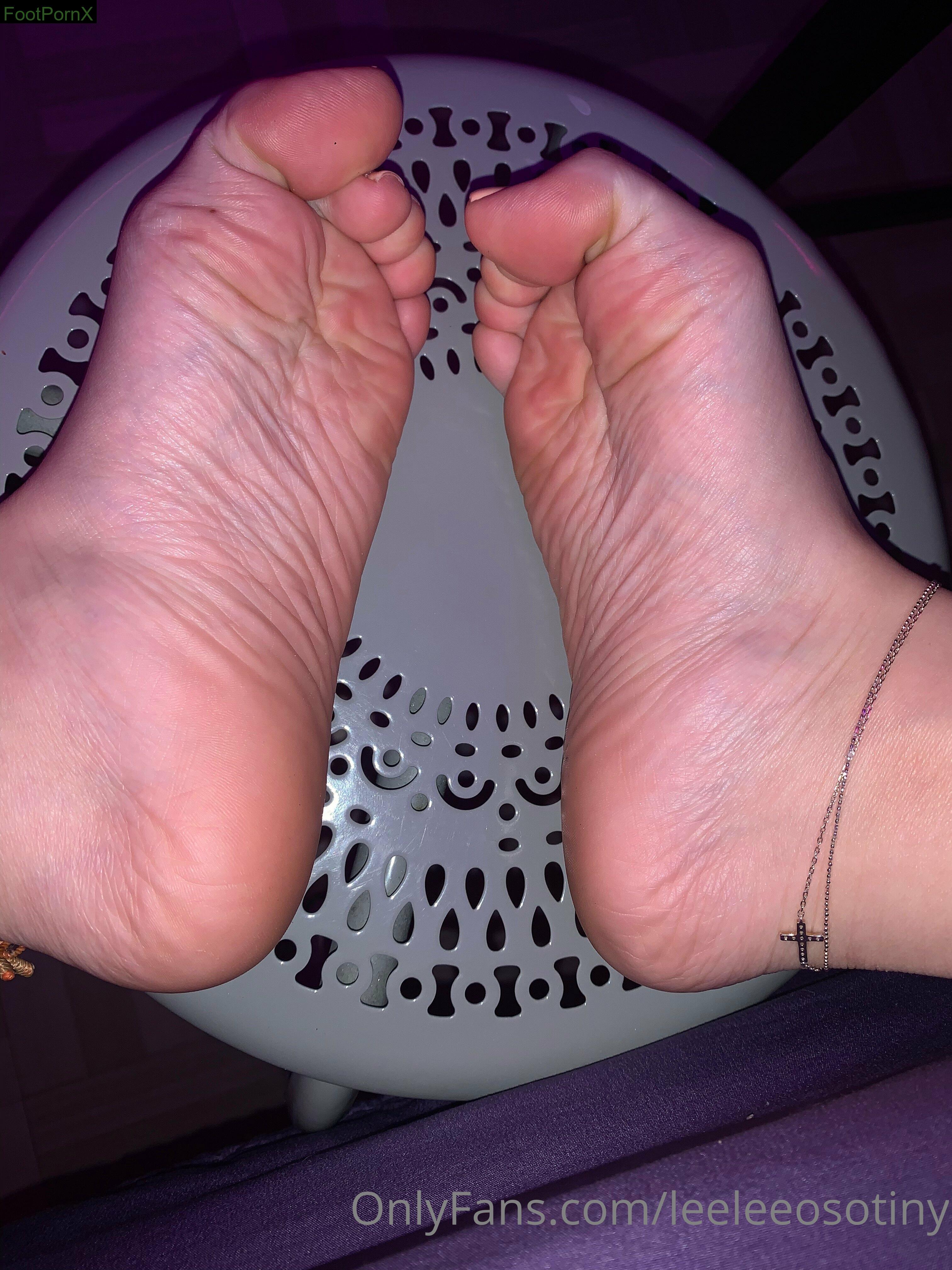 leeleeosotiny feet