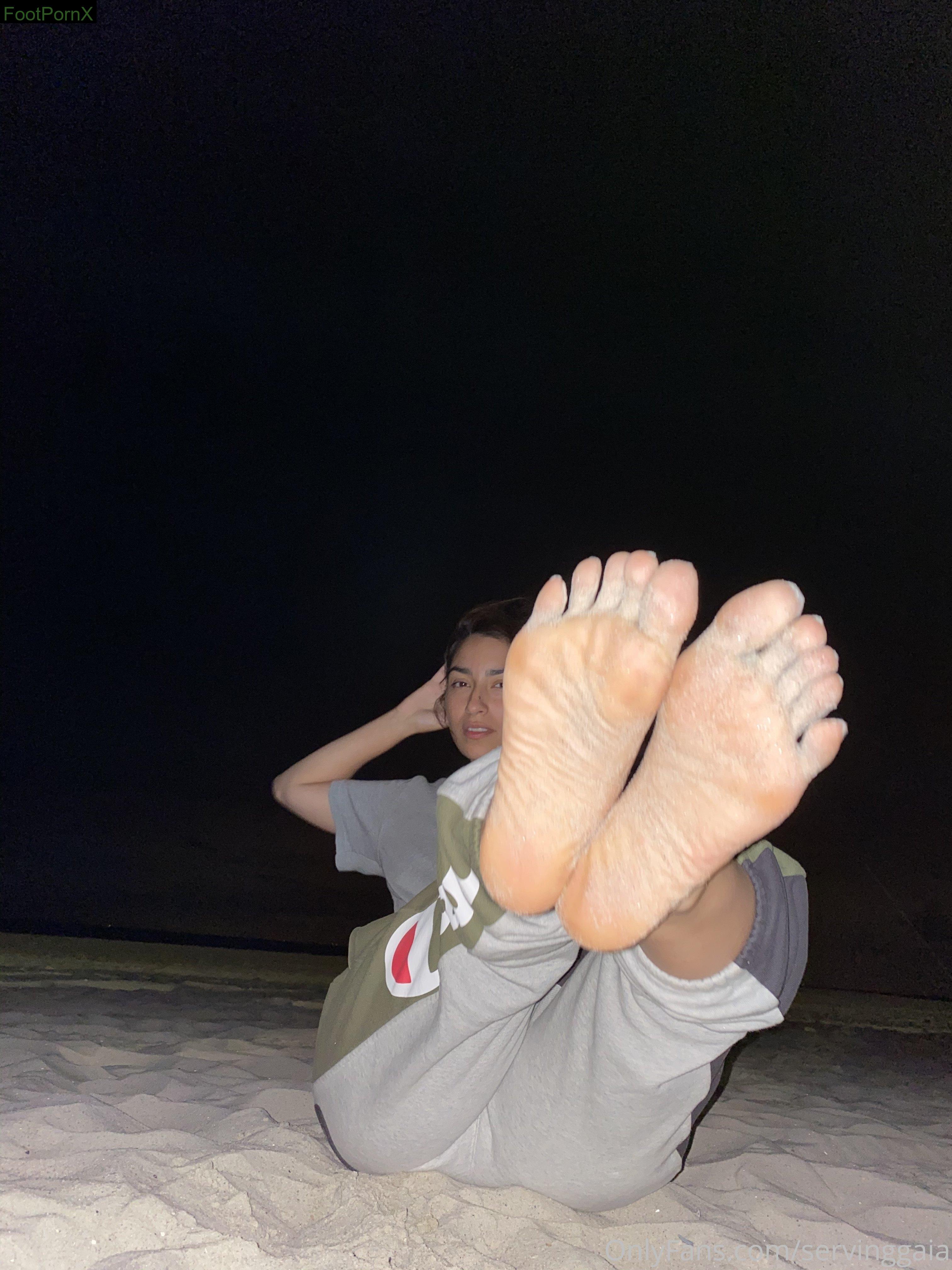 servinggaia feet