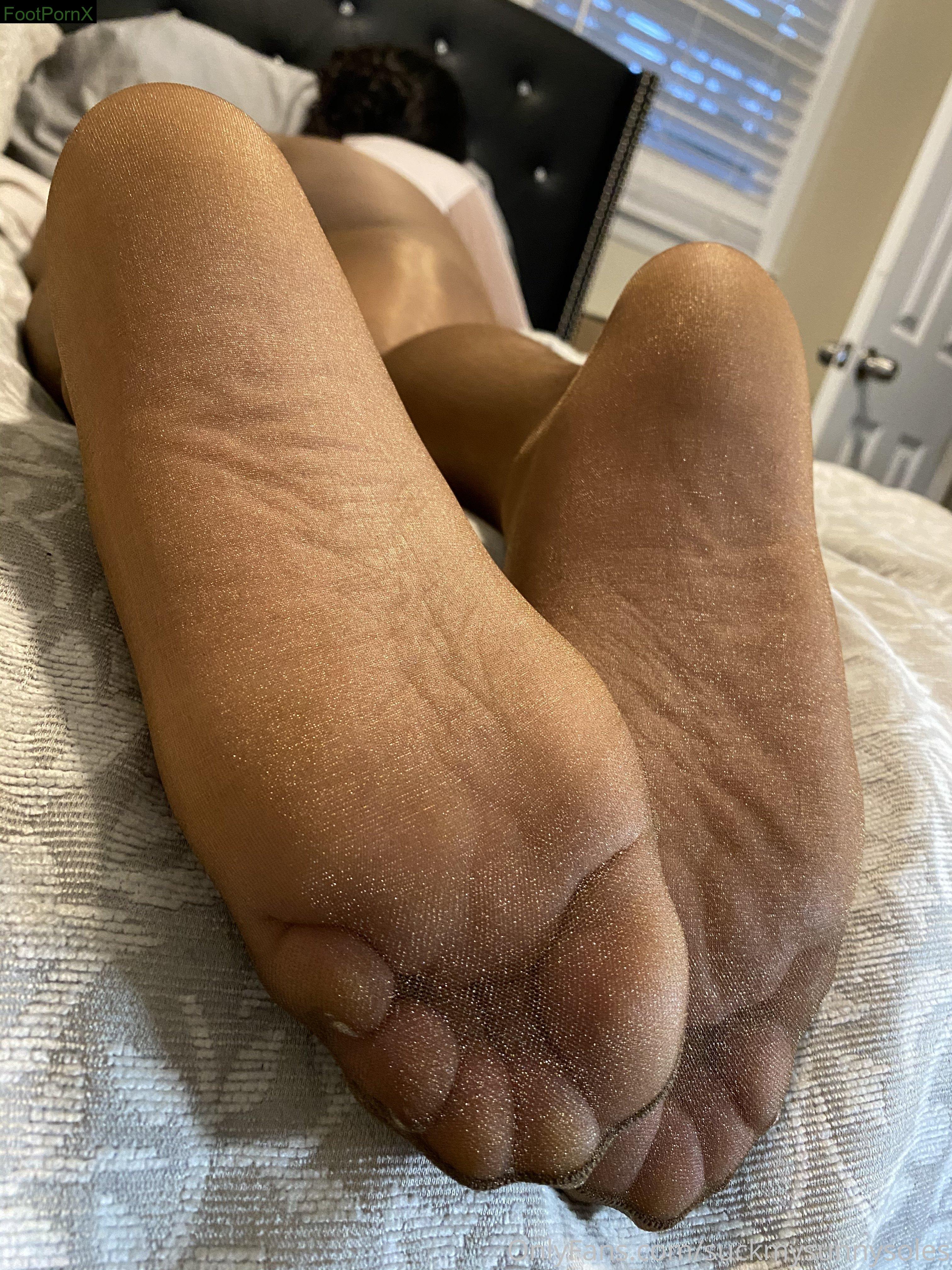 suckmysunnysoles feet