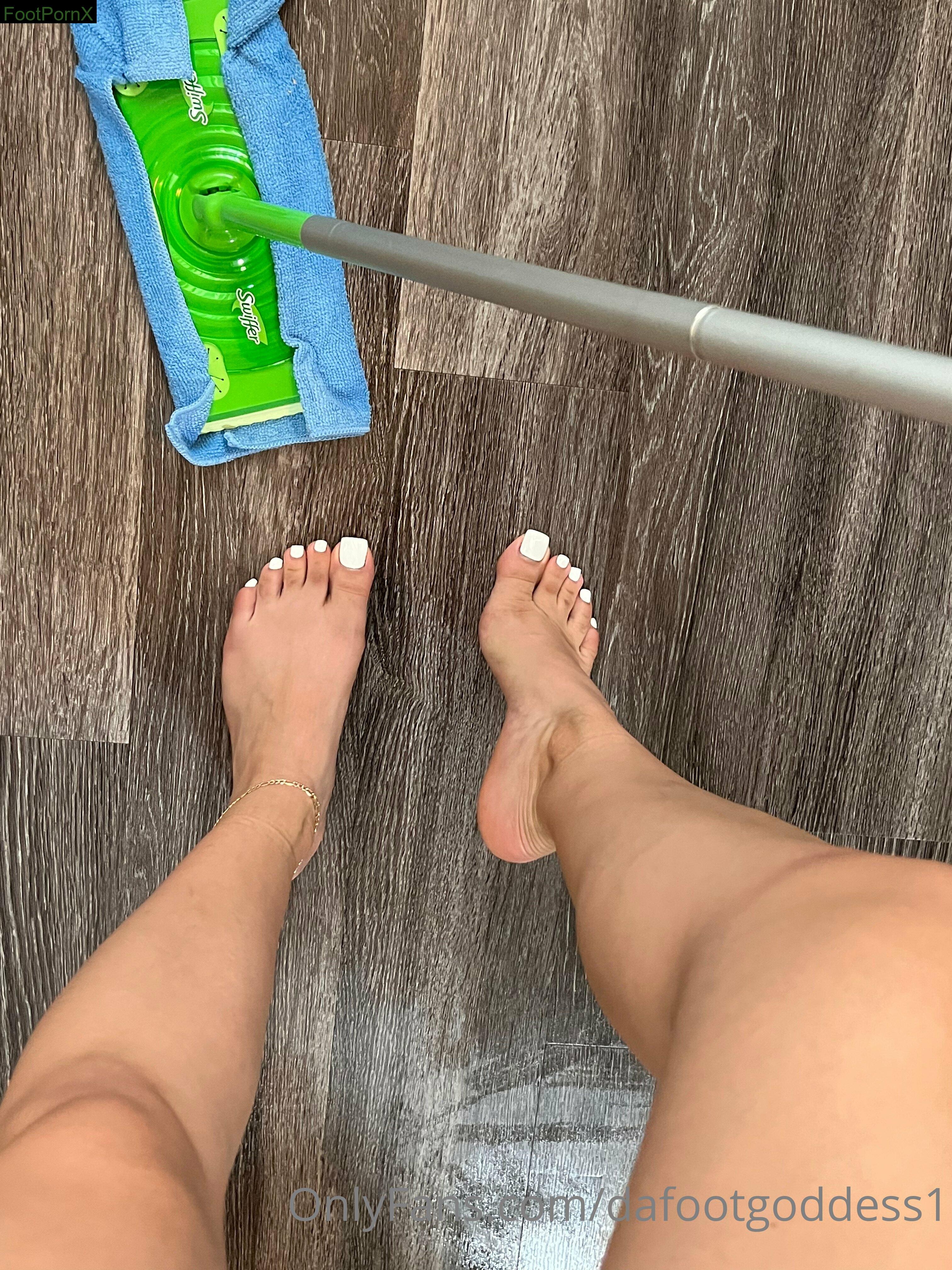 dafootgoddess1 feet